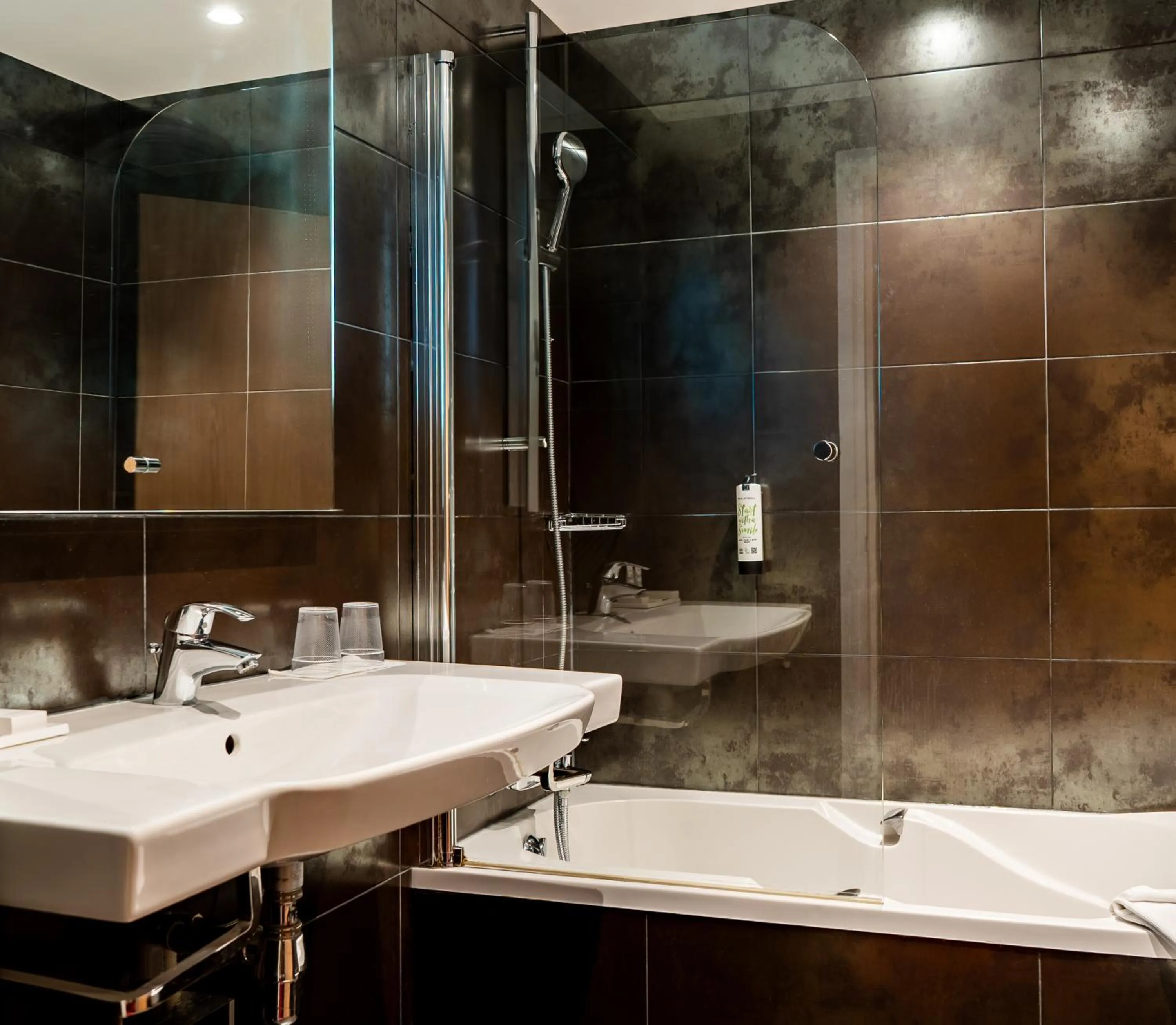 Bathroom in Hôtel Edouard 6 by Malone