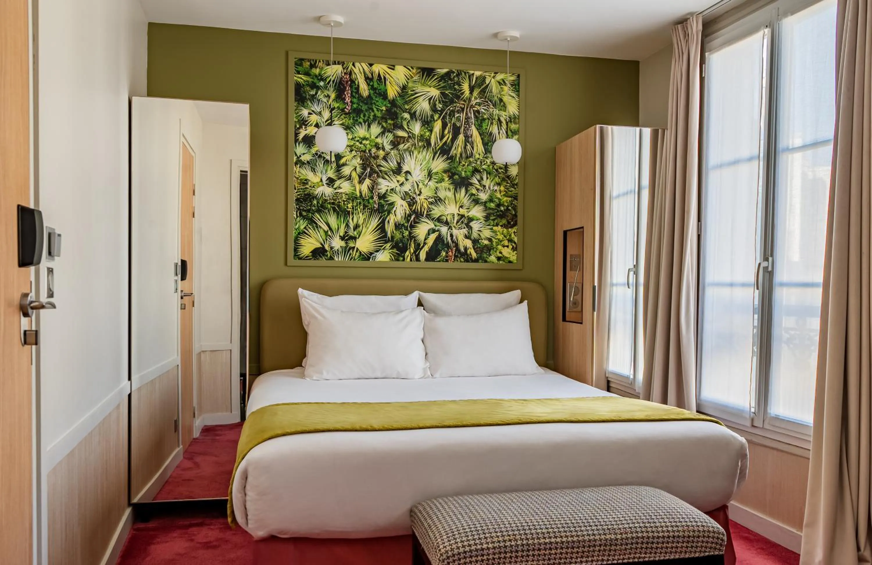 Bedroom, Bed in Hôtel Edouard 6 by Malone