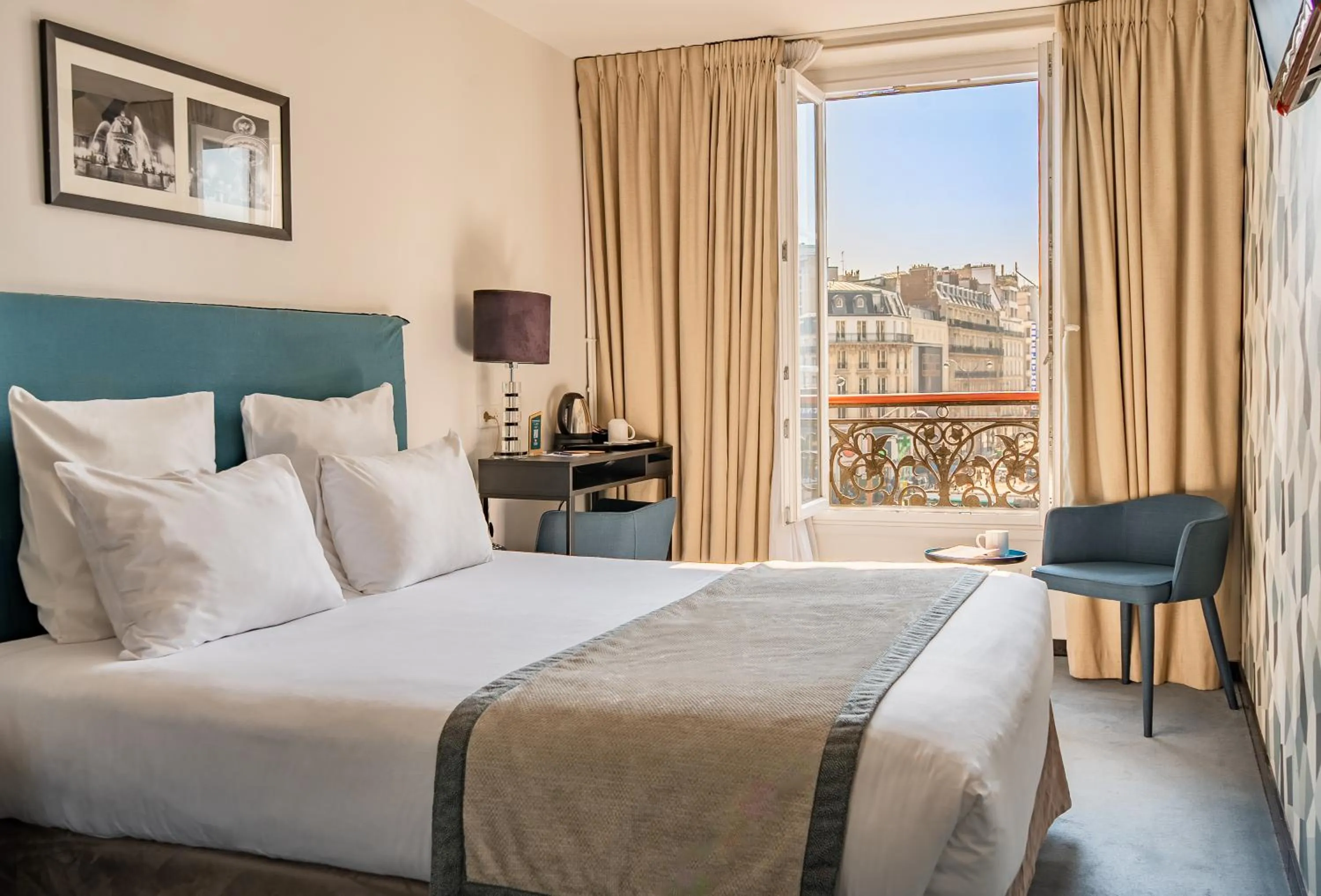 Bedroom, Bed in Hôtel Edouard 6 by Malone