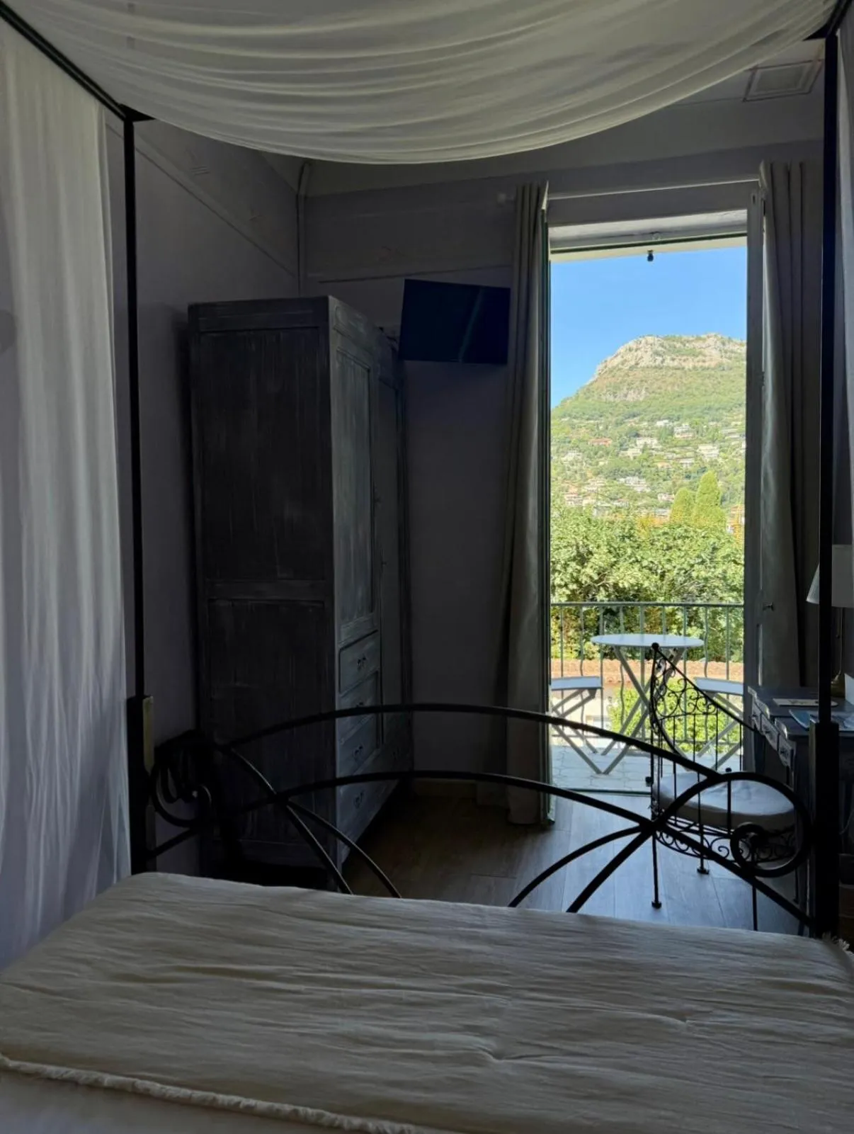 Photo of the whole room, Bed in Hôtel Miramar