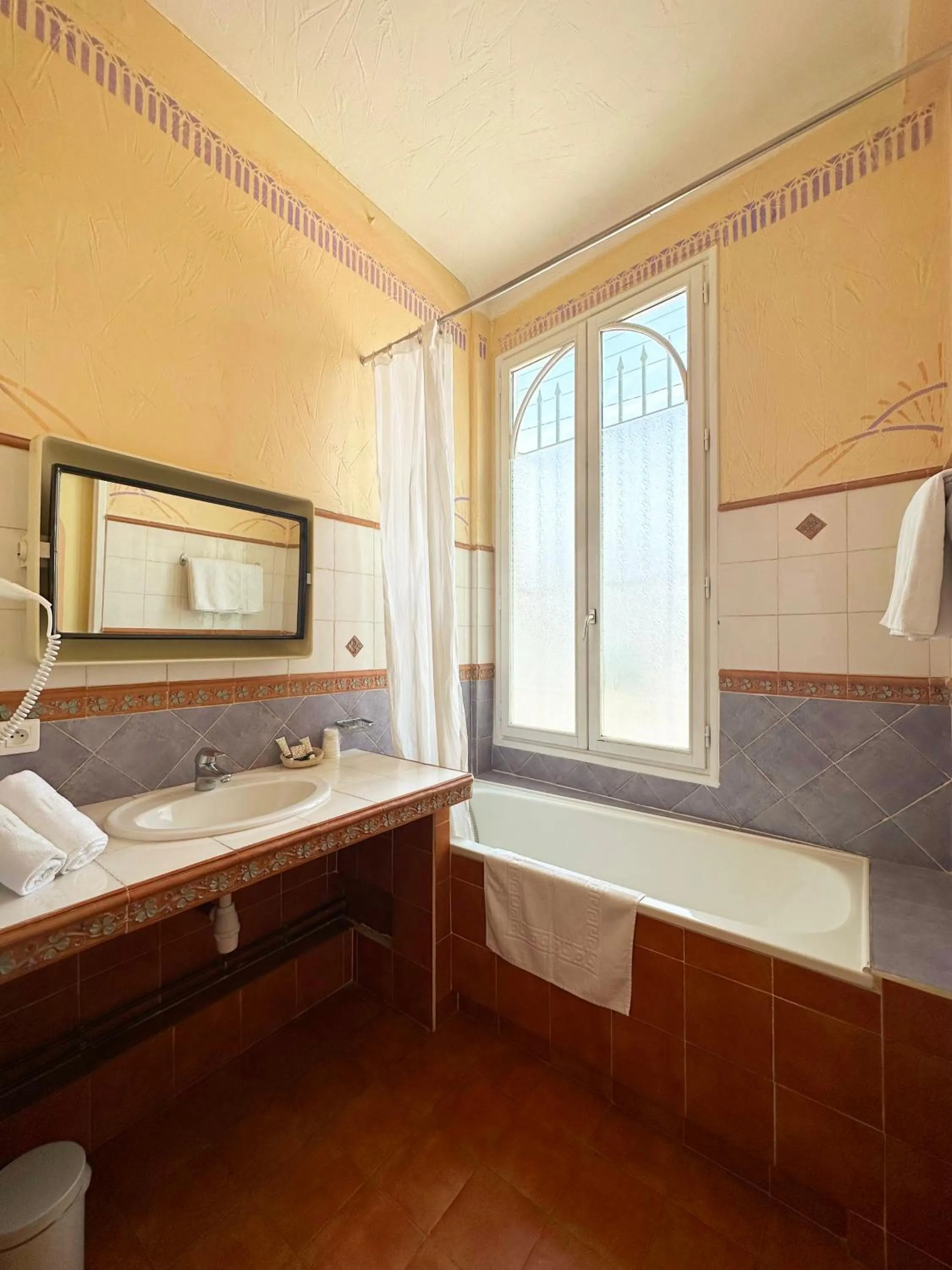 Bathroom in Hôtel Miramar