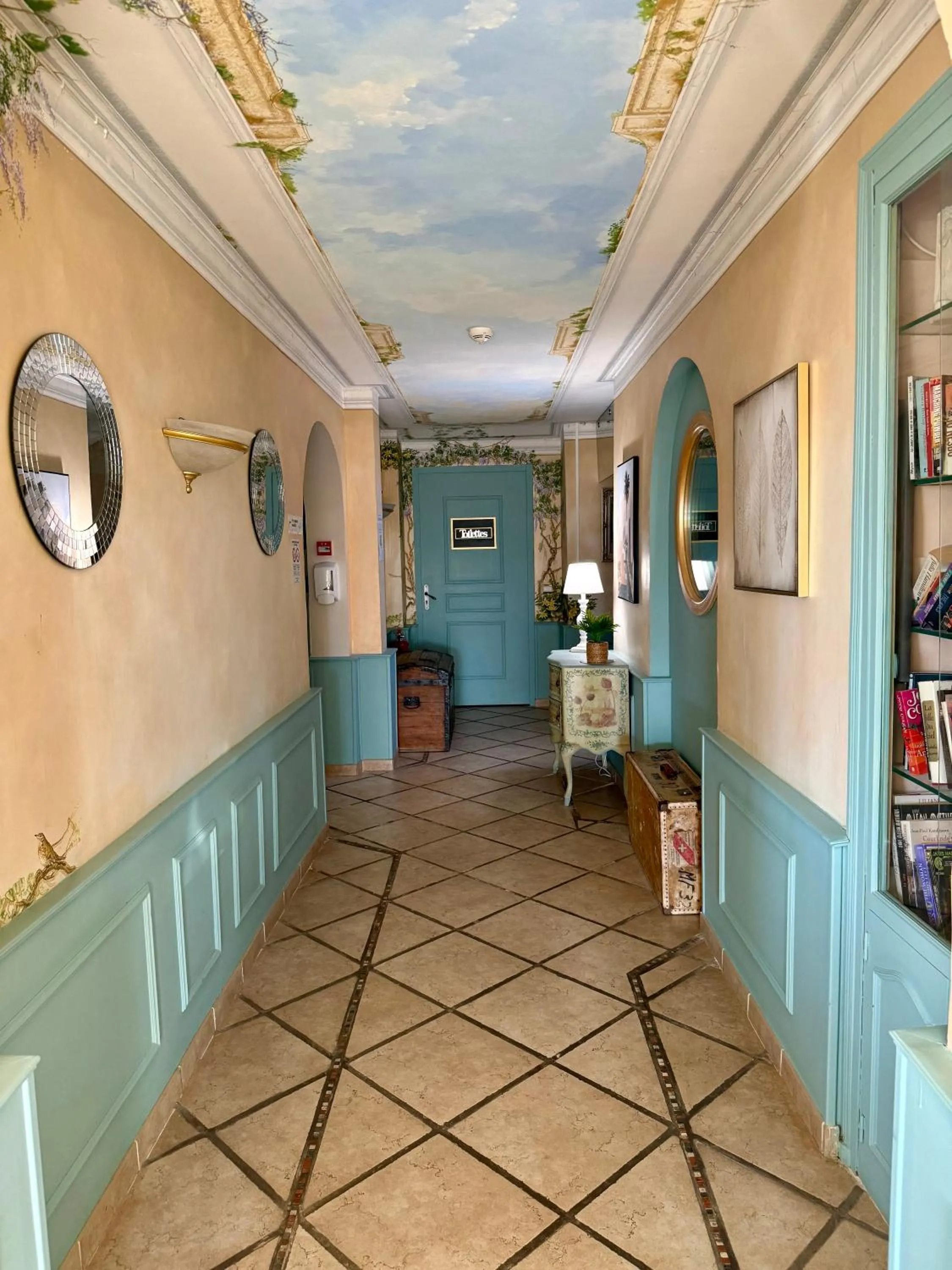 Property building in Hôtel Miramar