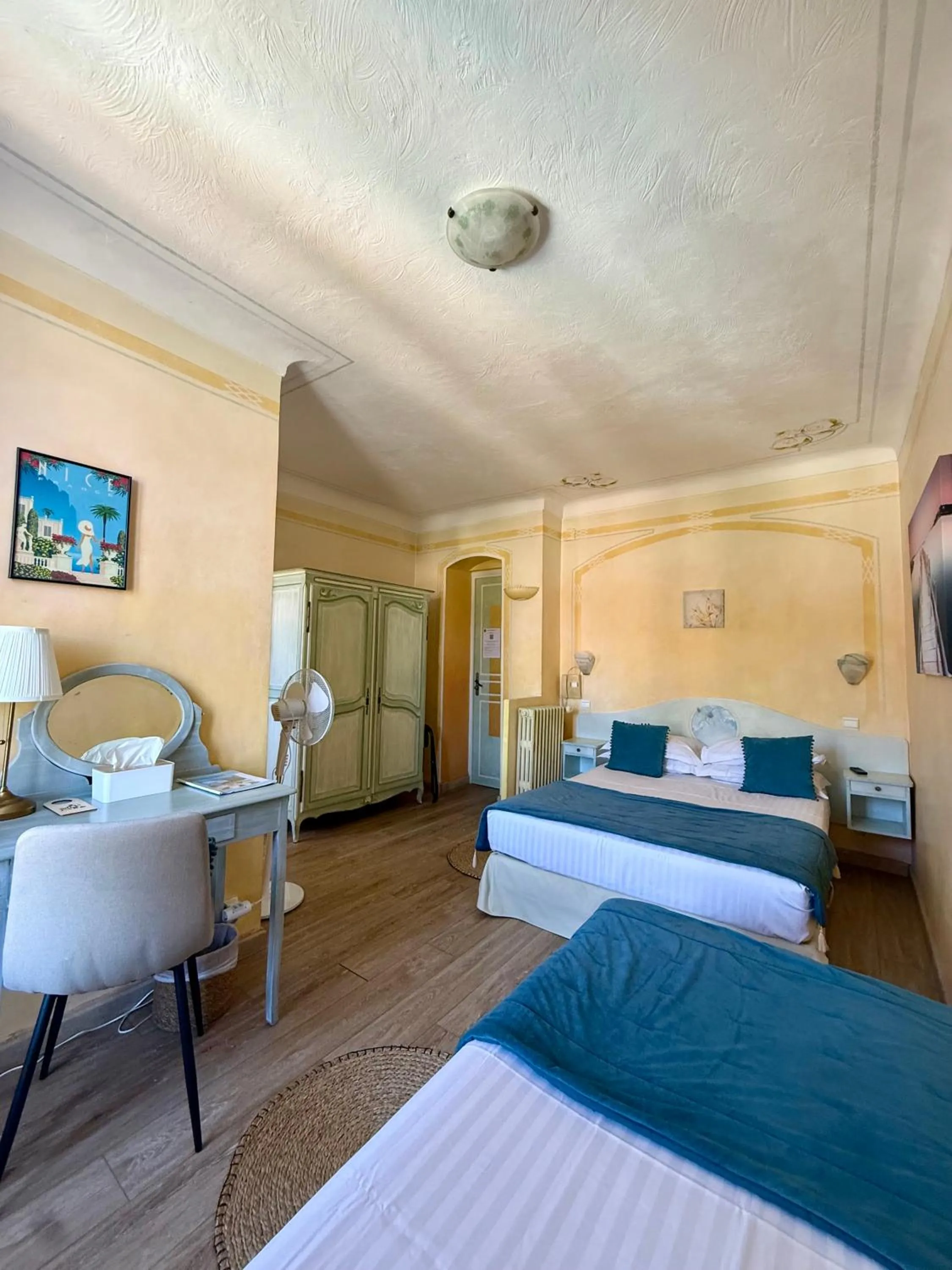 Bedroom, Bed in Hôtel Miramar