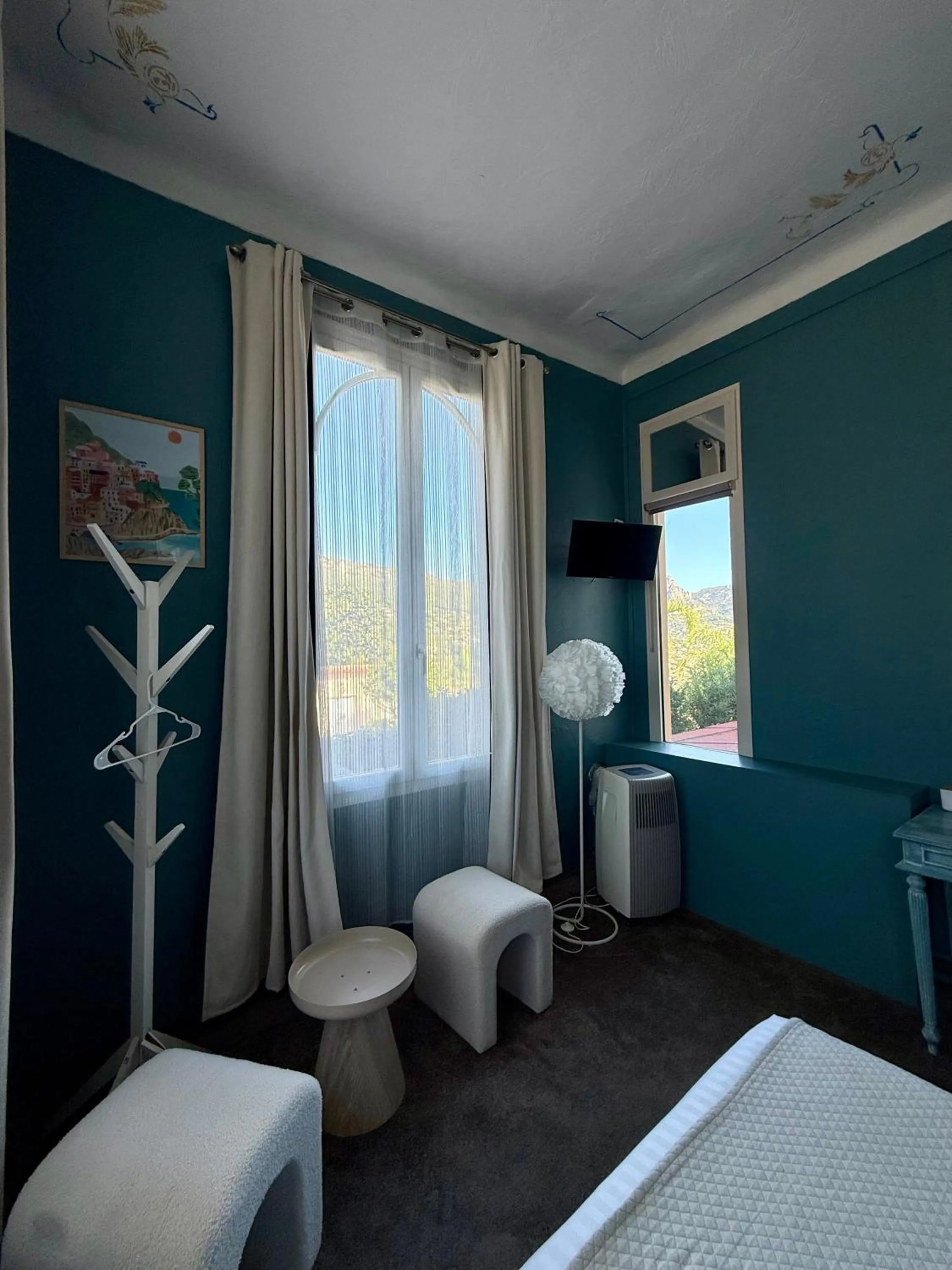 Photo of the whole room, Bed in Hôtel Miramar