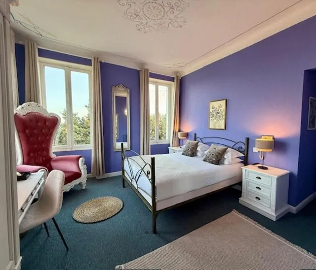 Photo of the whole room, Bed in Hôtel Miramar