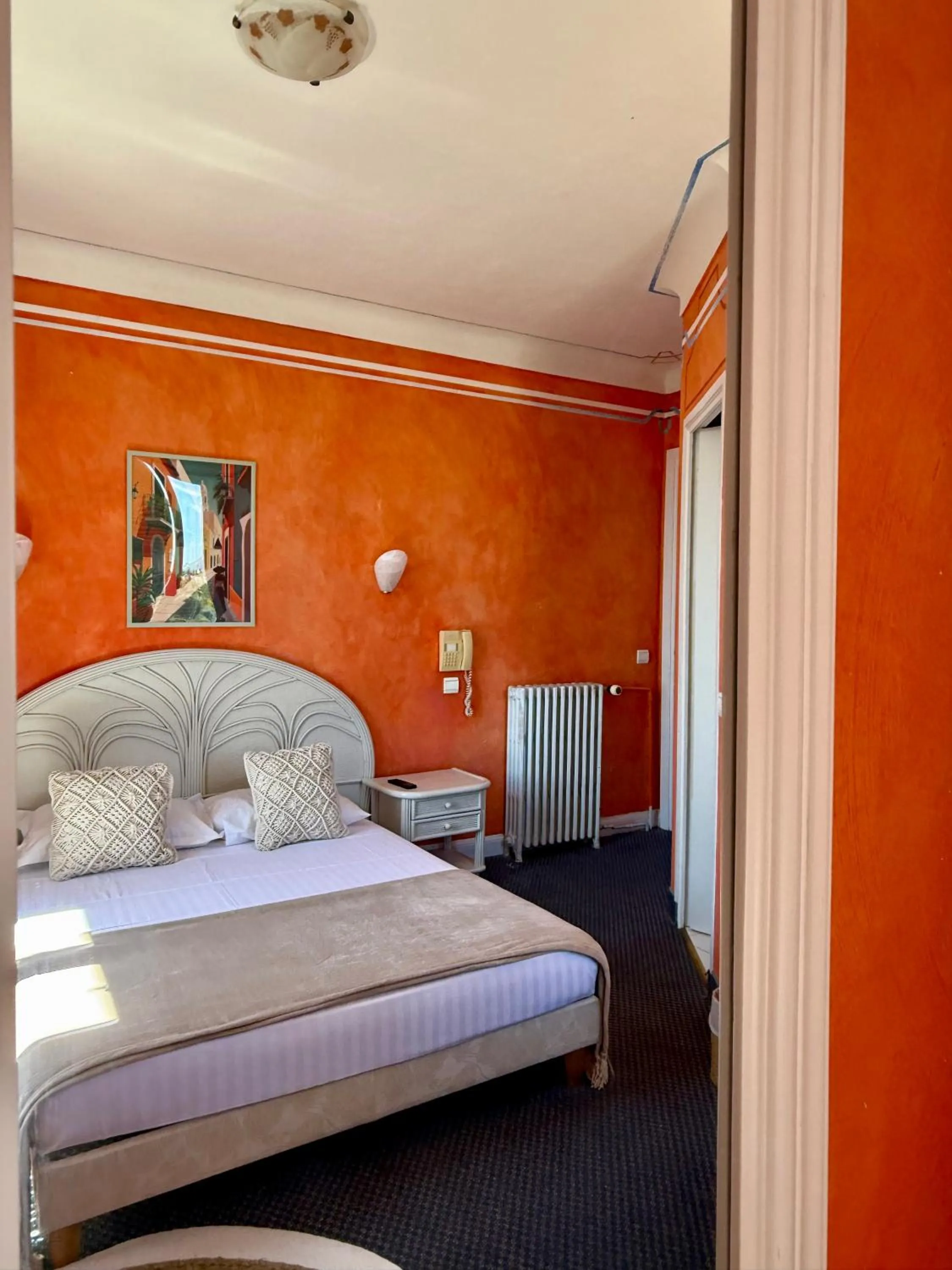 Bed in Hôtel Miramar