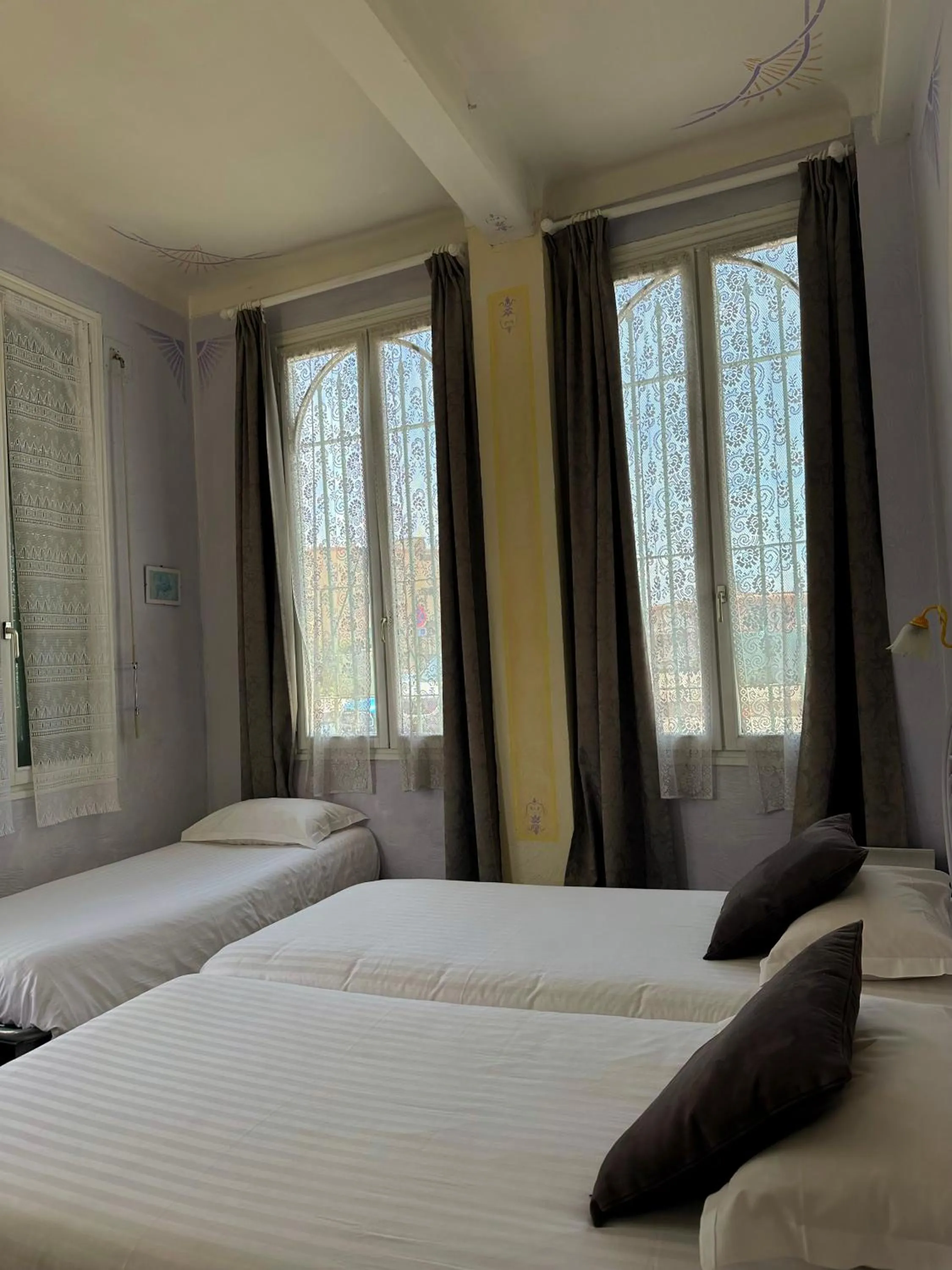 Bed in Hôtel Miramar