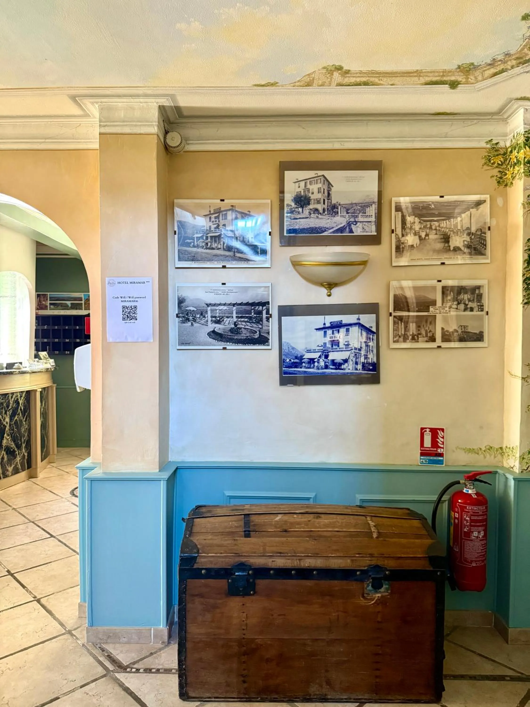 Property building in Hôtel Miramar