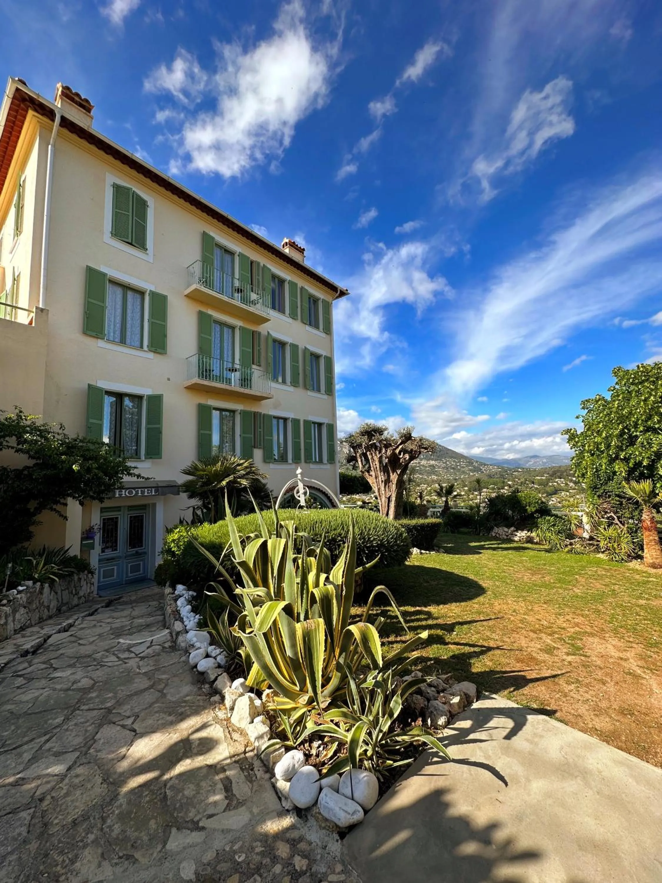 Property building in Hôtel Miramar