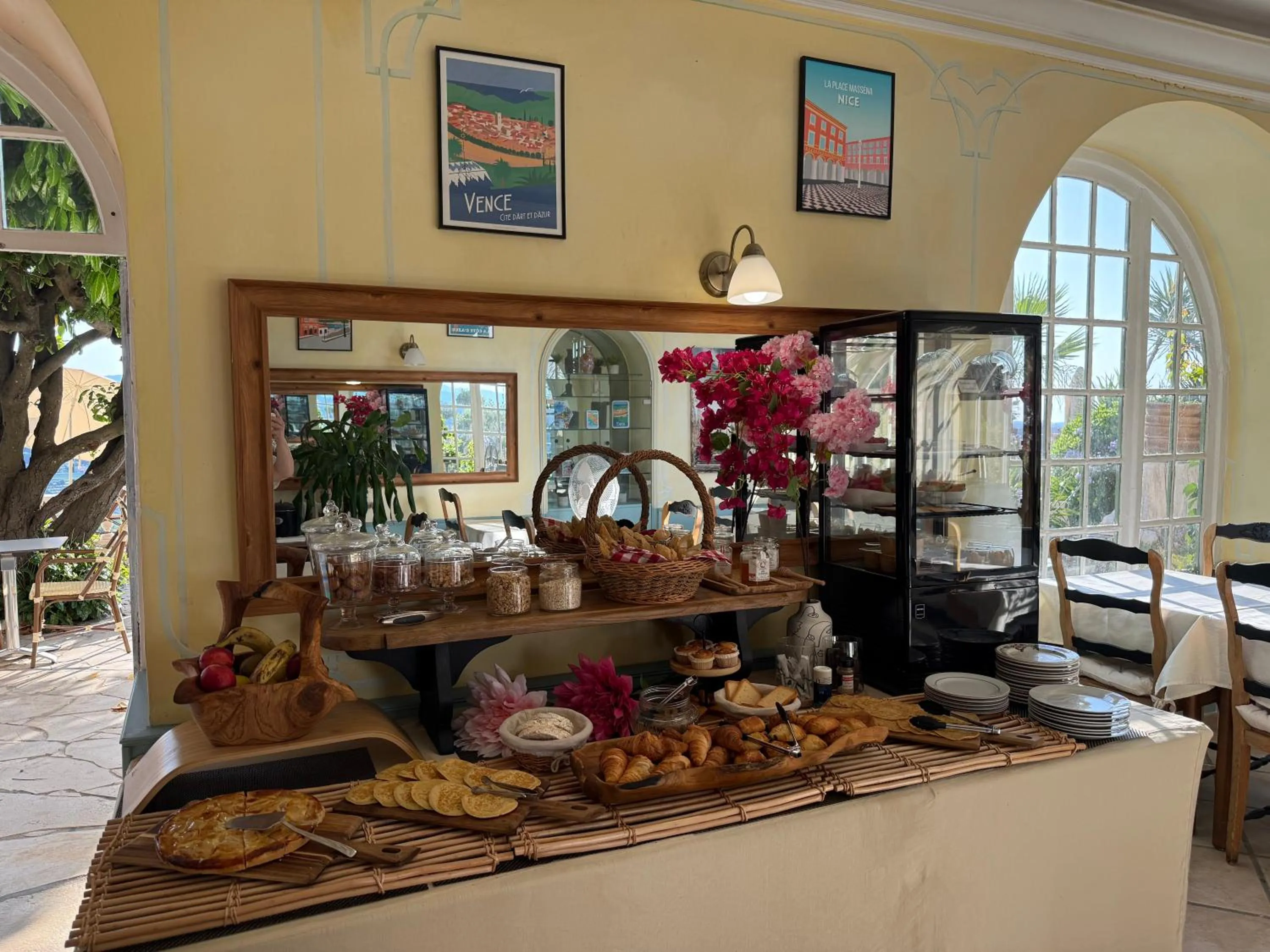 Breakfast in Hôtel Miramar