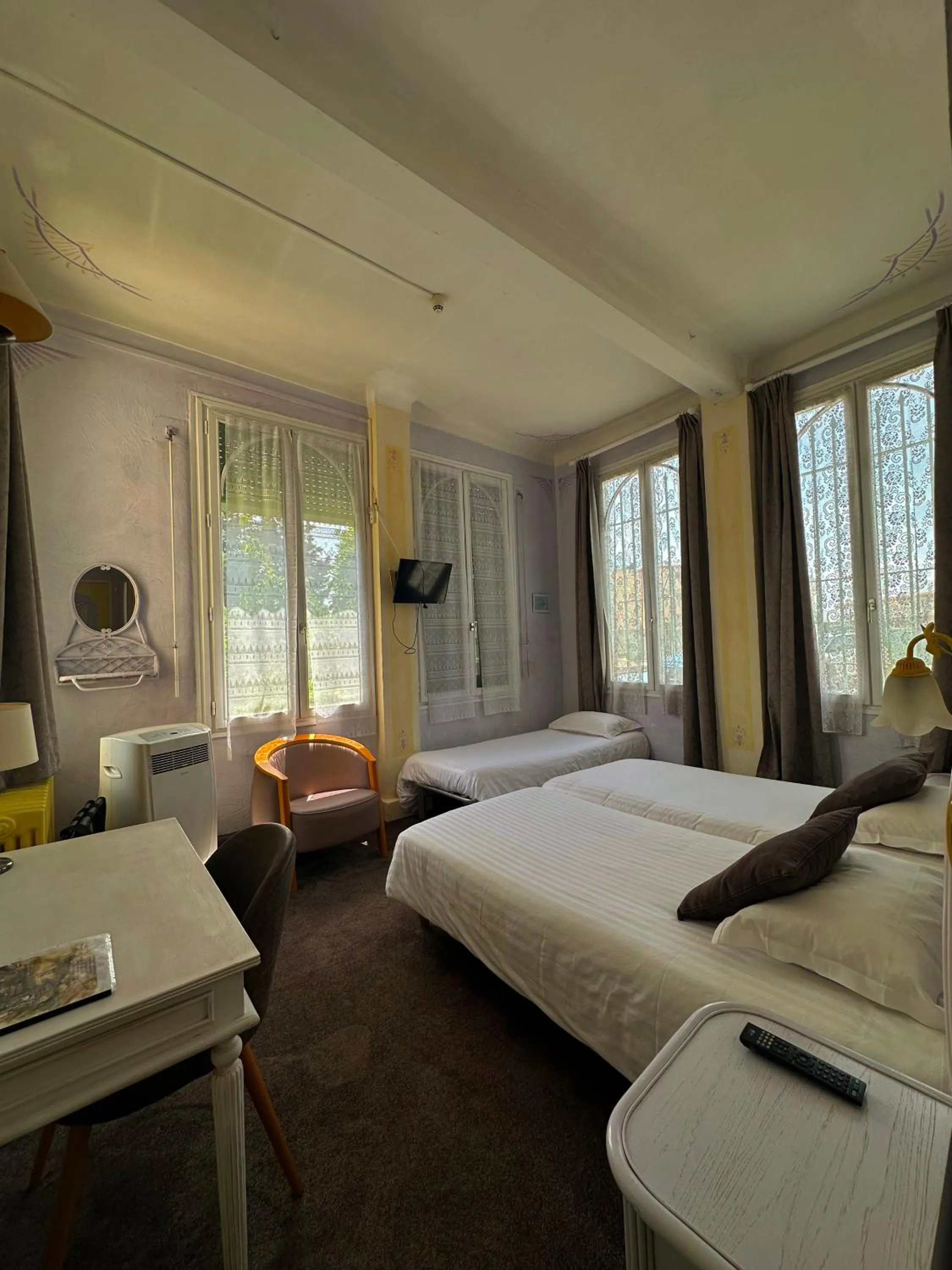 Photo of the whole room, Bed in Hôtel Miramar
