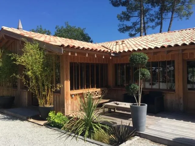 Property building in La Maison Moutchic