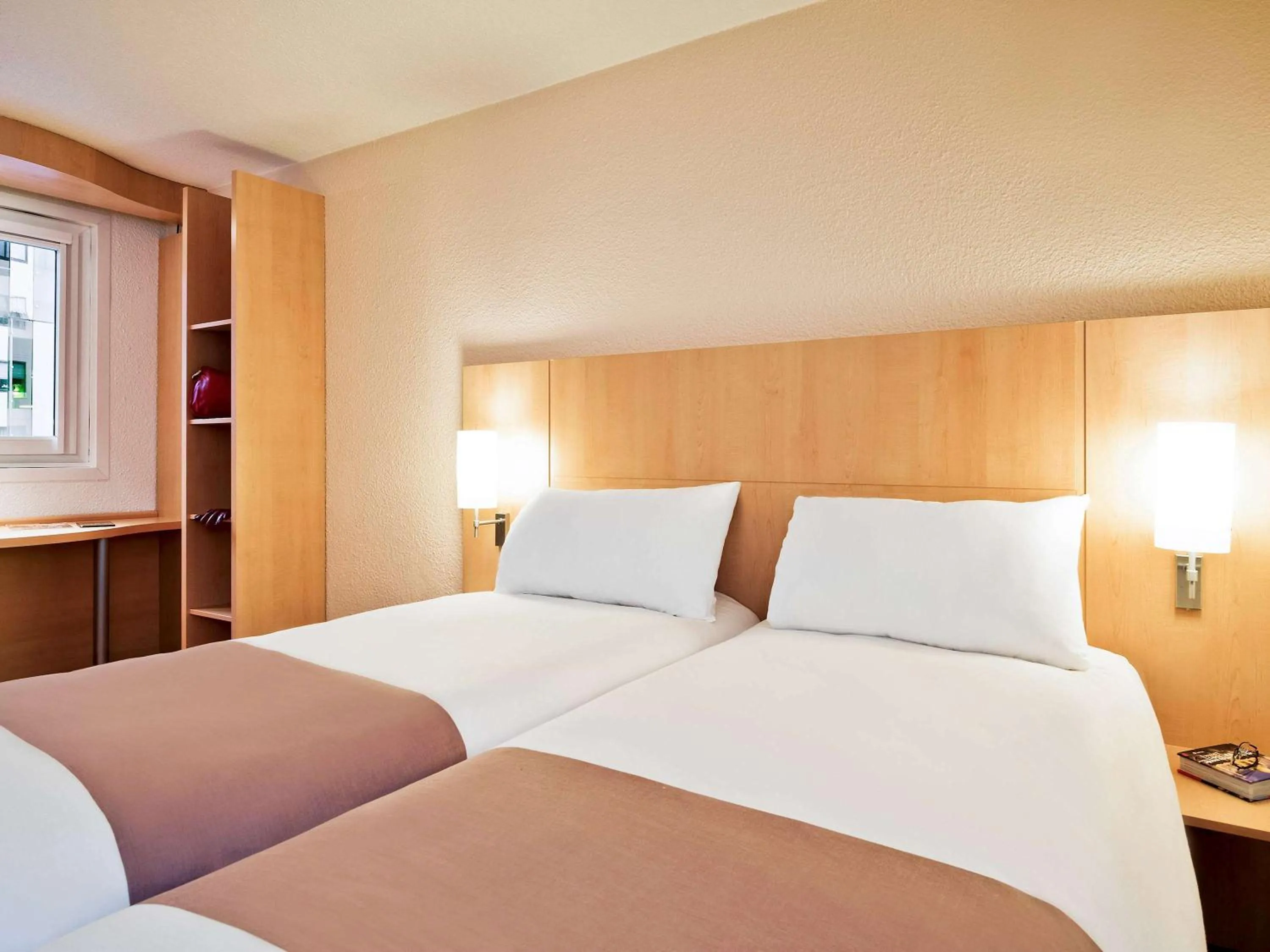 Photo of the whole room in ibis Lille Tourcoing Centre