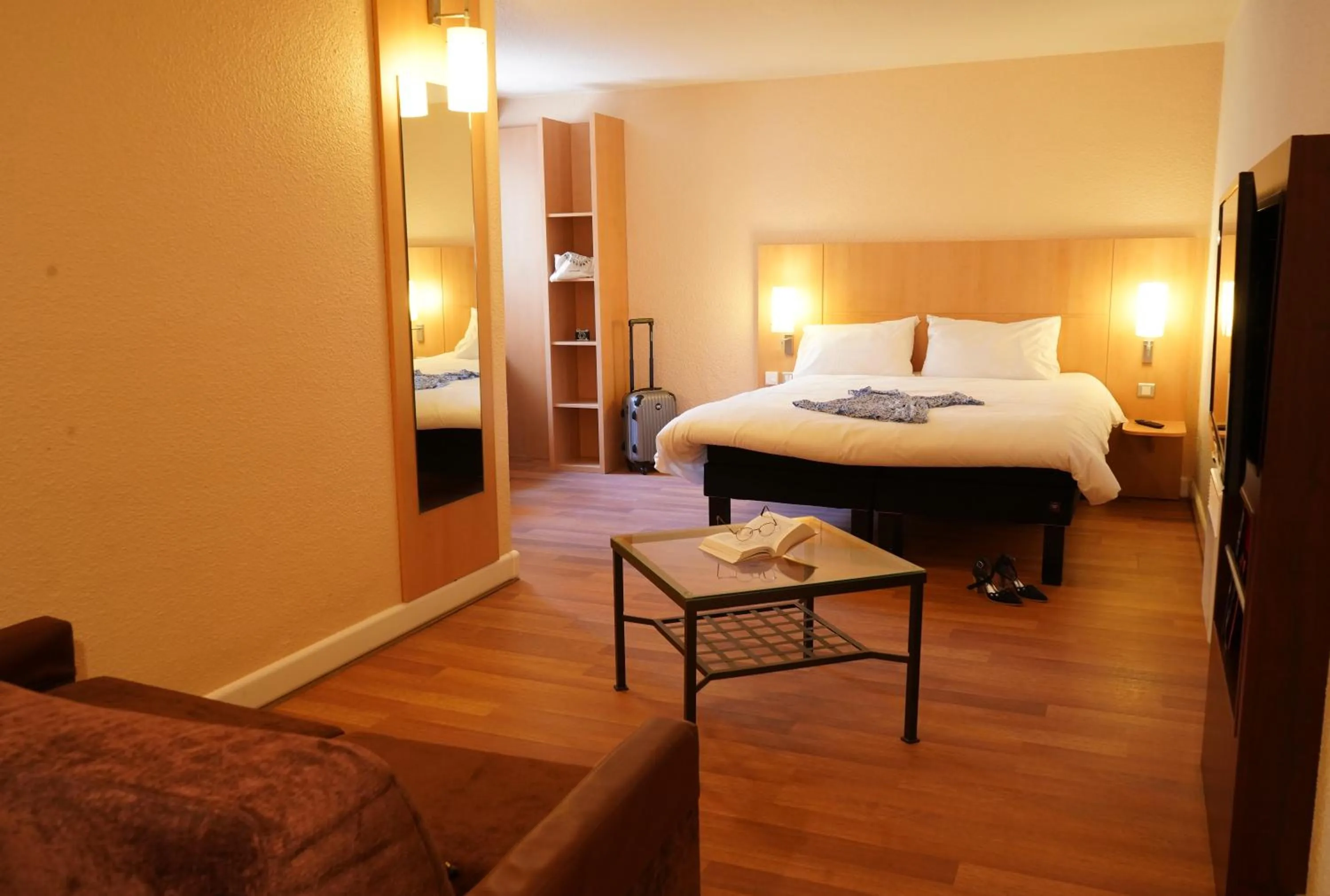 Bedroom in ibis Lille Tourcoing Centre