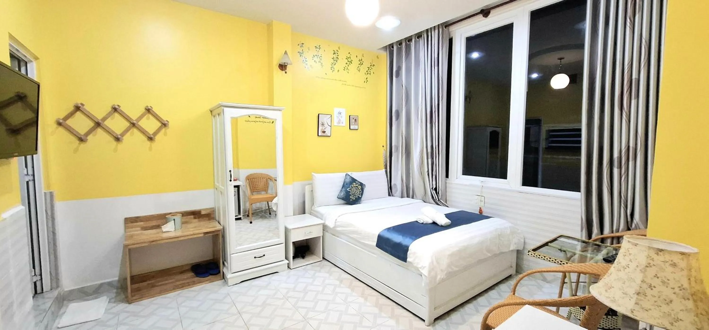 Bedroom, Bed in Hai Long Vuong Hotel