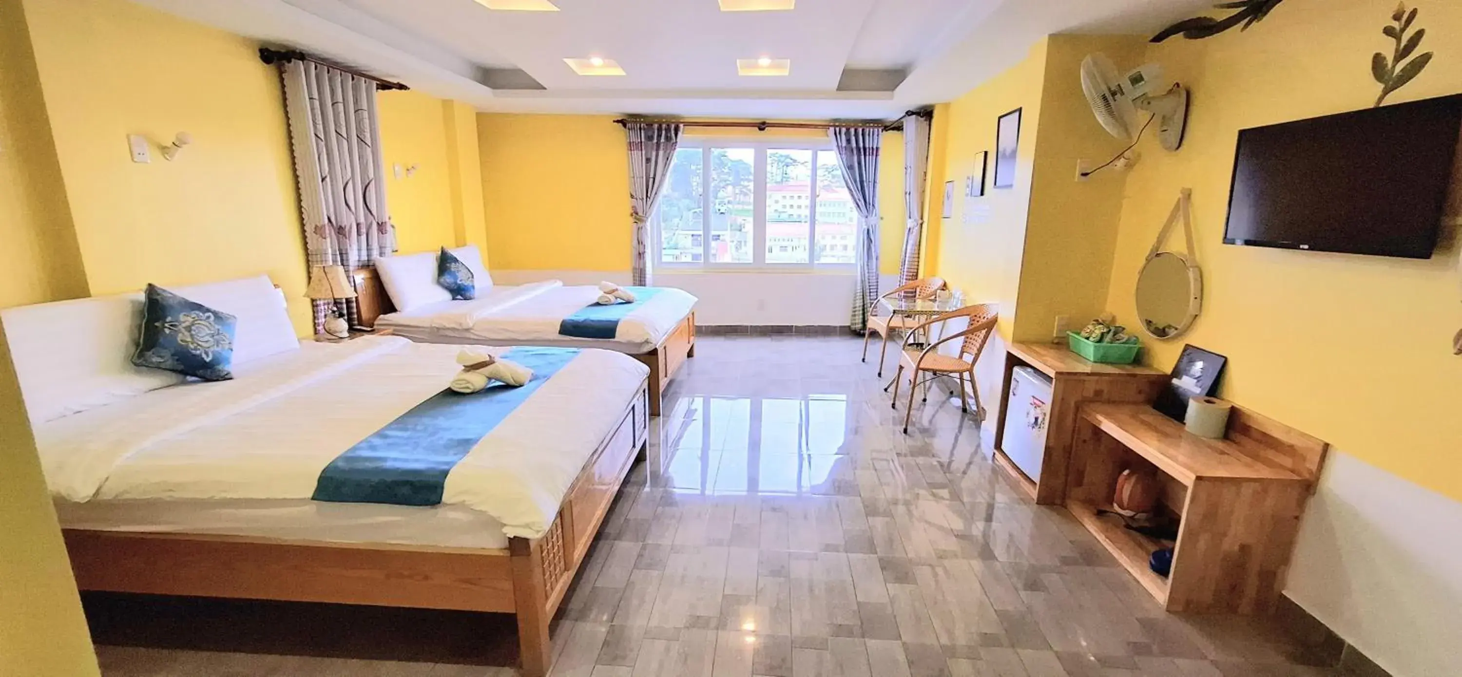 Comfort Quadruple Room in Hai Long Vuong Hotel Comfort Quadruple Room in Hai Long Vuong Hotel