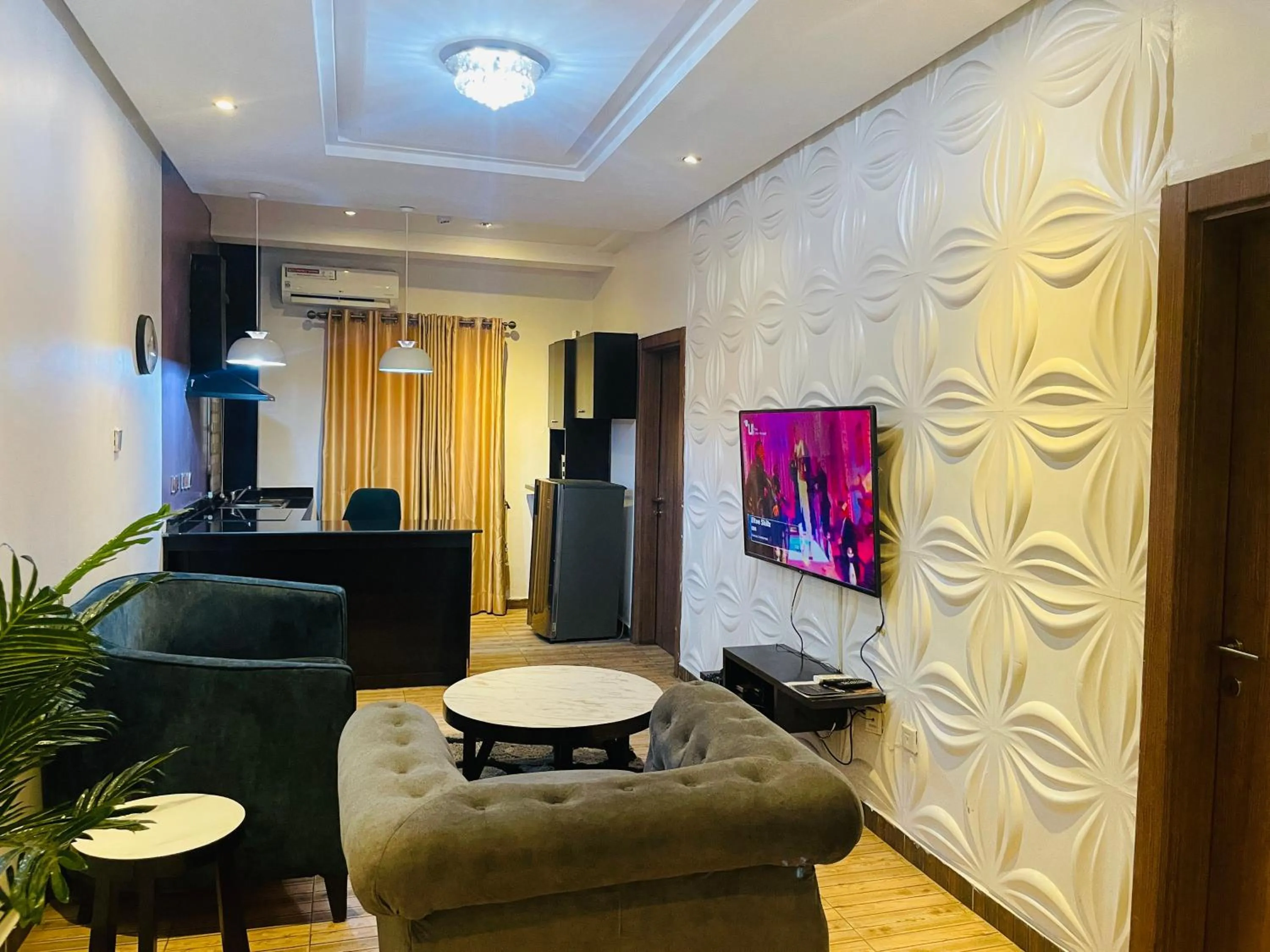 TV and multimedia in James Court Hotel & Luxury Apartments