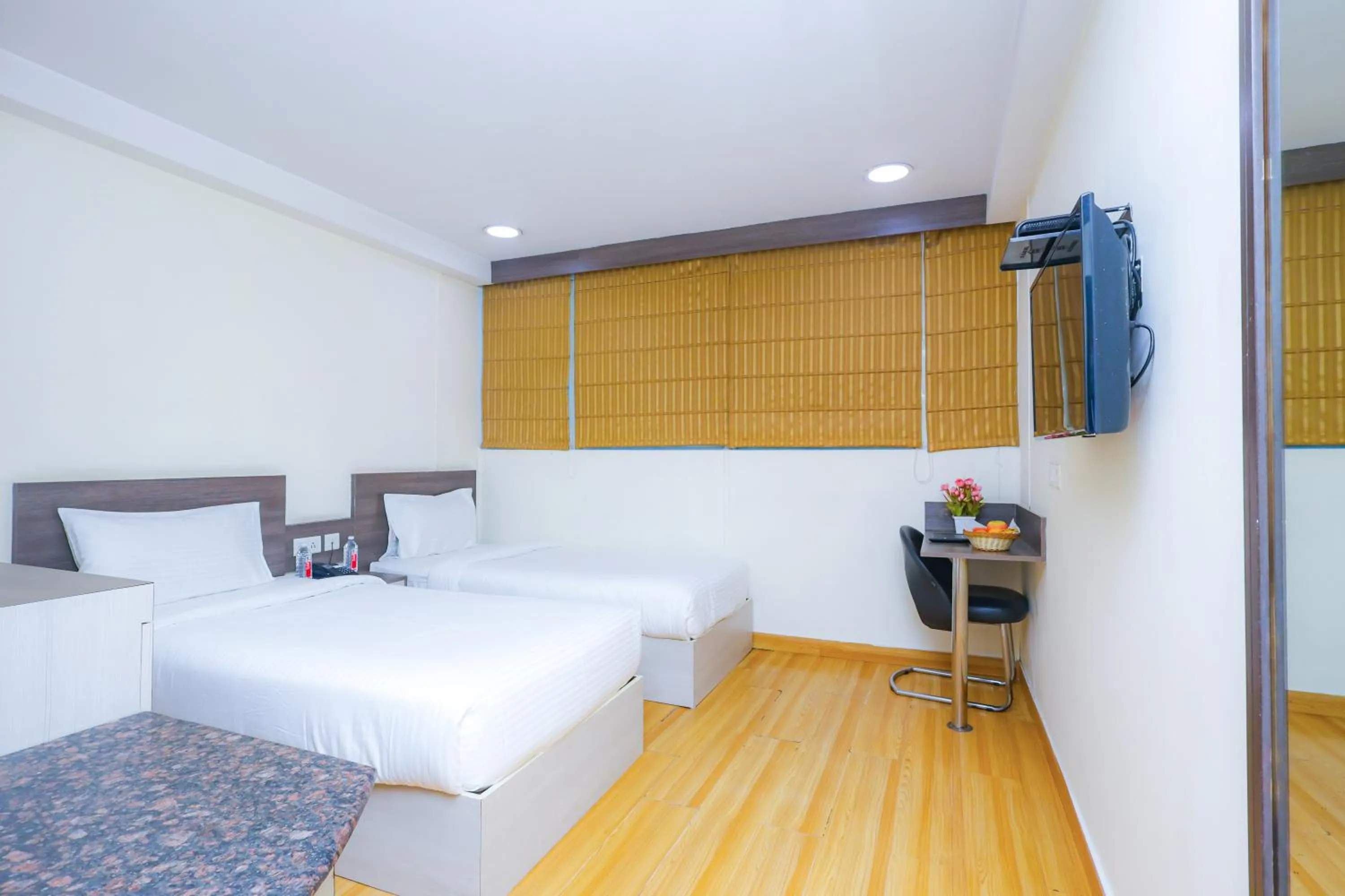 Deluxe Twin Room in Hyphen Business Hotel