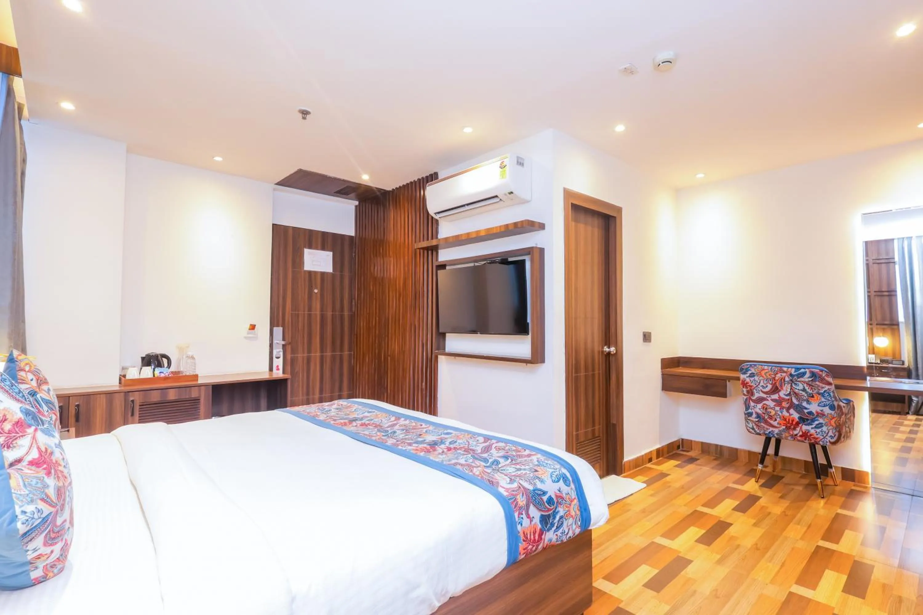 Bedroom, Bed in Hyphen Business Hotel