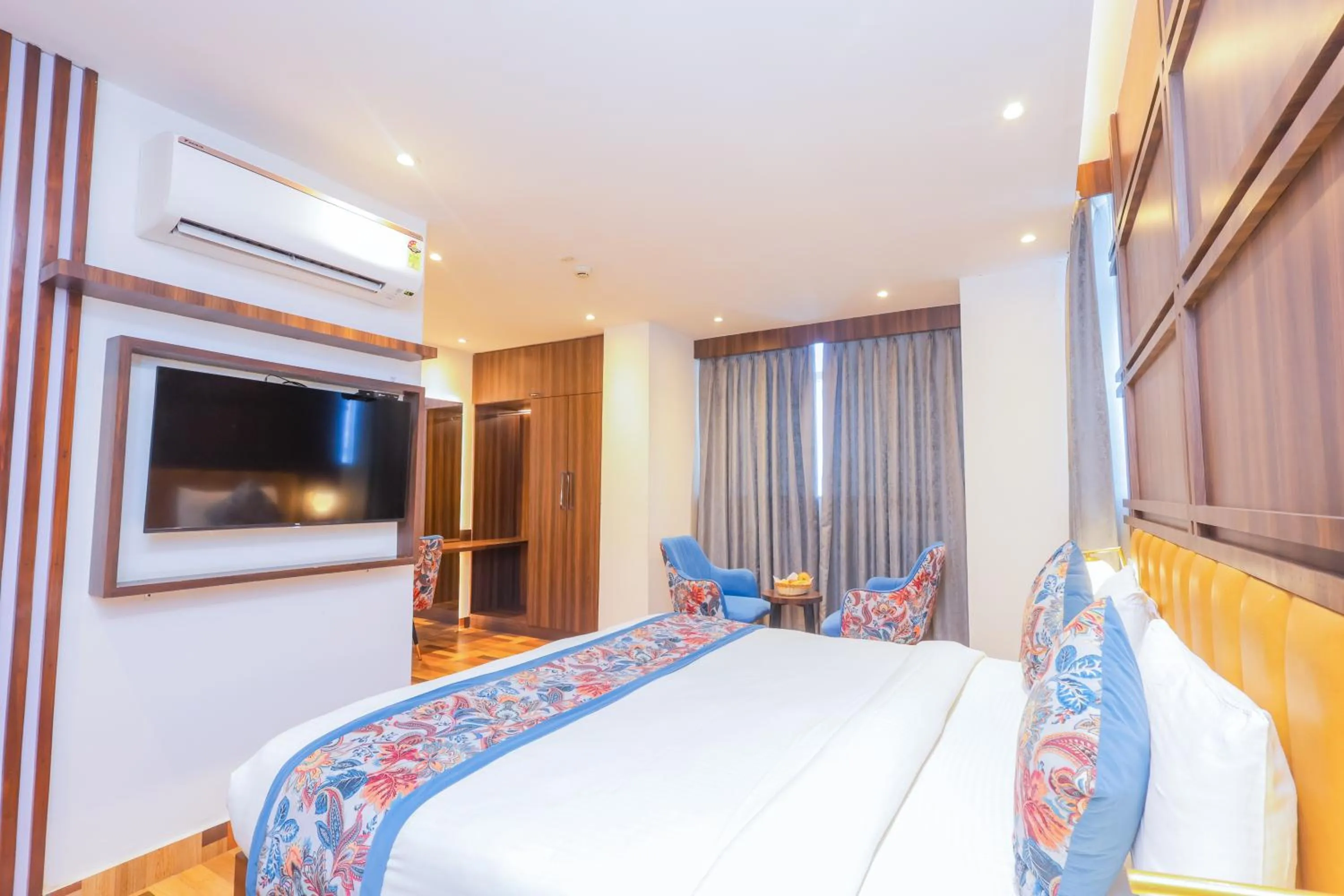 Bedroom, Bed in Hyphen Business Hotel