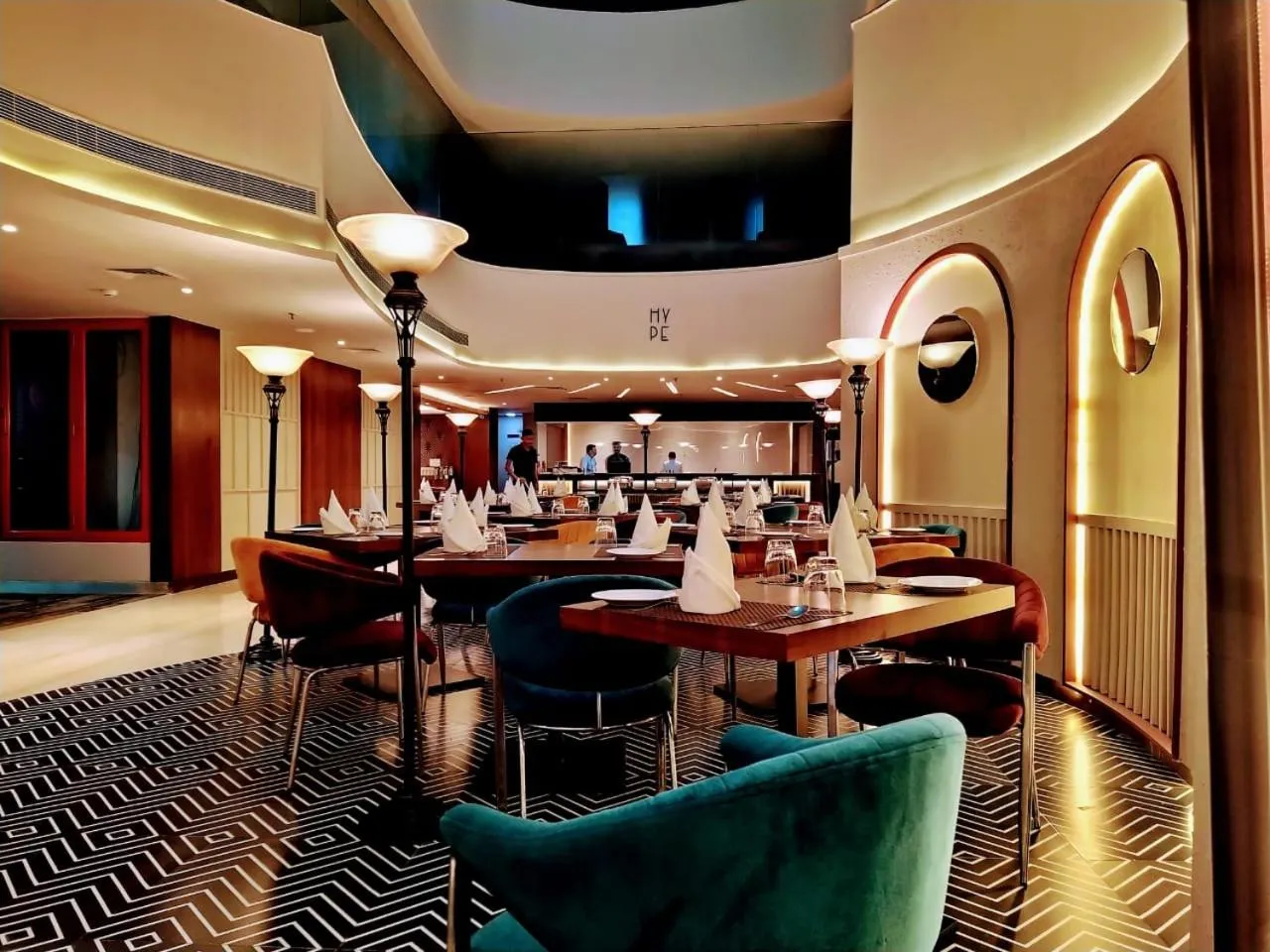 Restaurant/places to eat in Hyphen Business Hotel