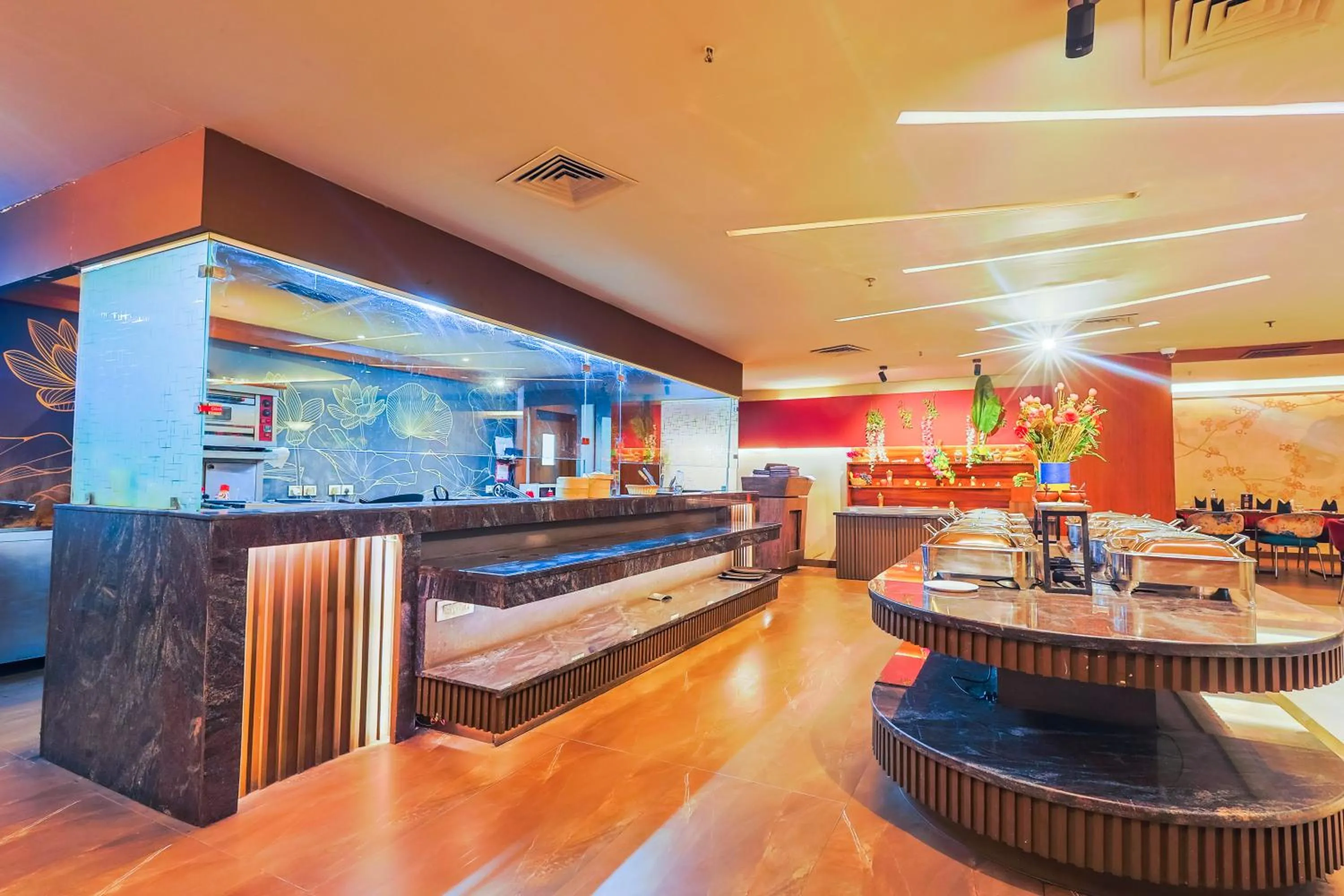 Restaurant/places to eat in Hyphen Business Hotel