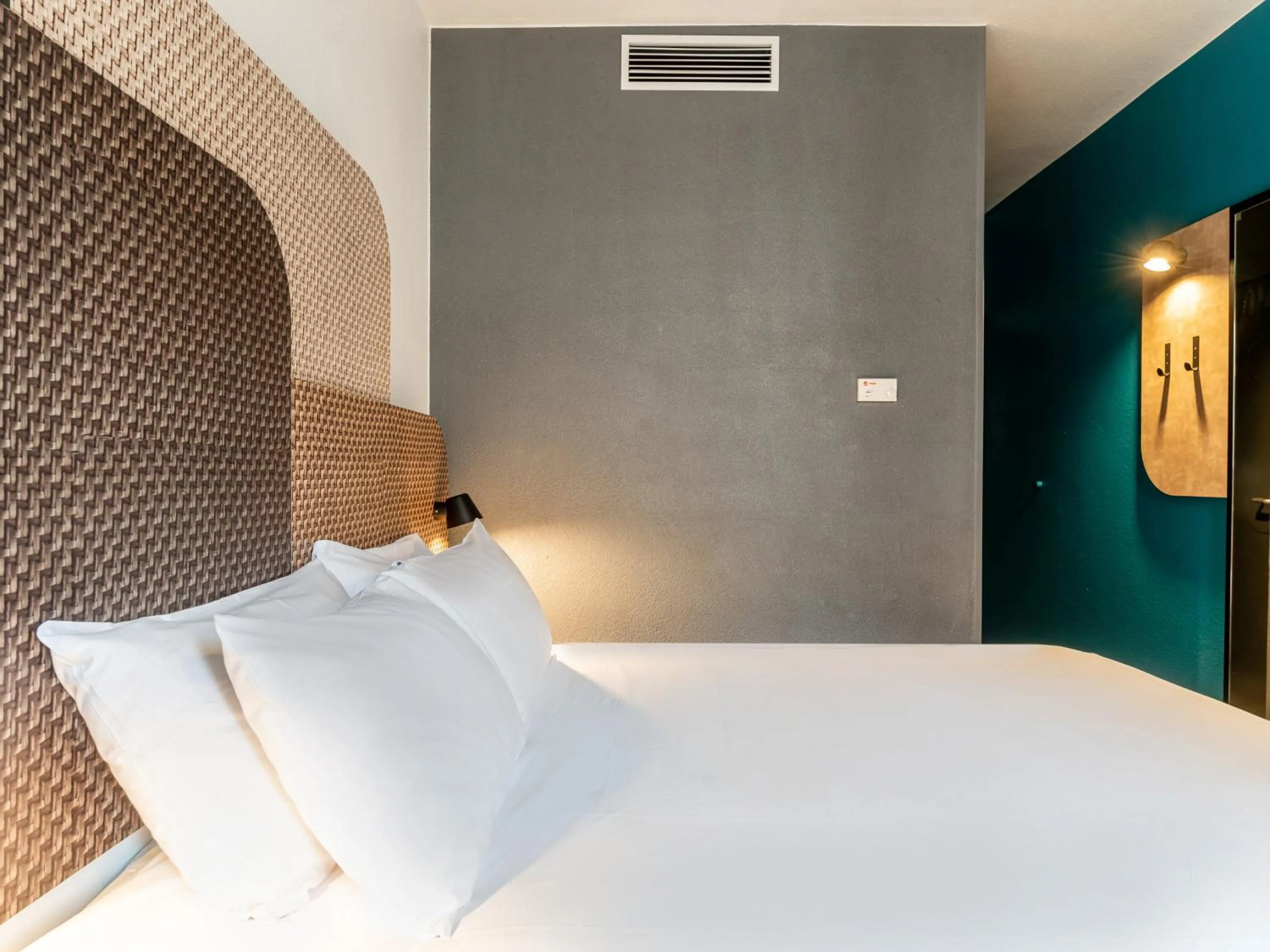 Bedroom, Bed in B&B HOTEL Marseille Prado Parc des Expositions