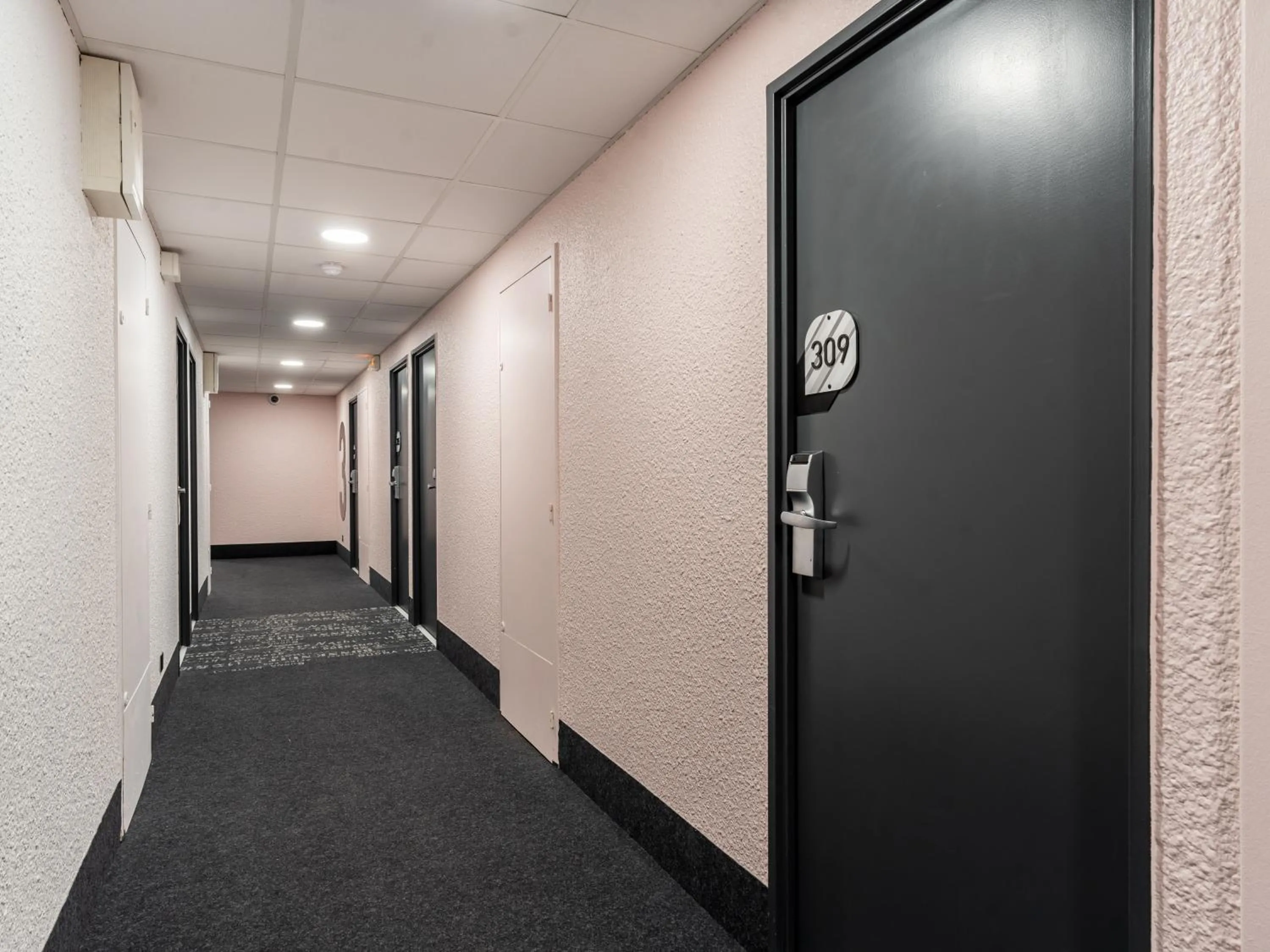 Decorative detail in B&B HOTEL Marseille Prado Parc des Expositions