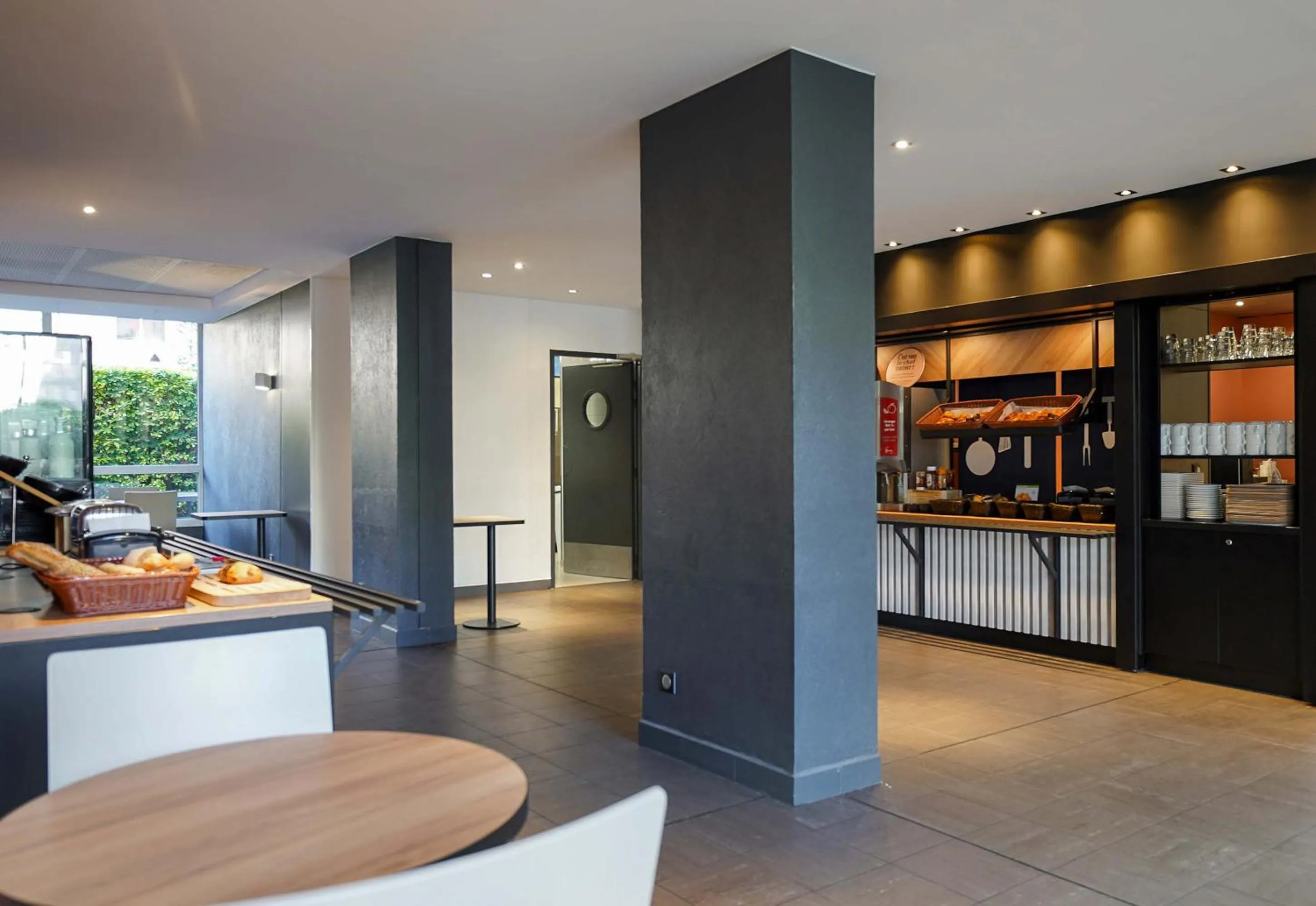 Buffet breakfast in B&B HOTEL Marseille Prado Parc des Expositions