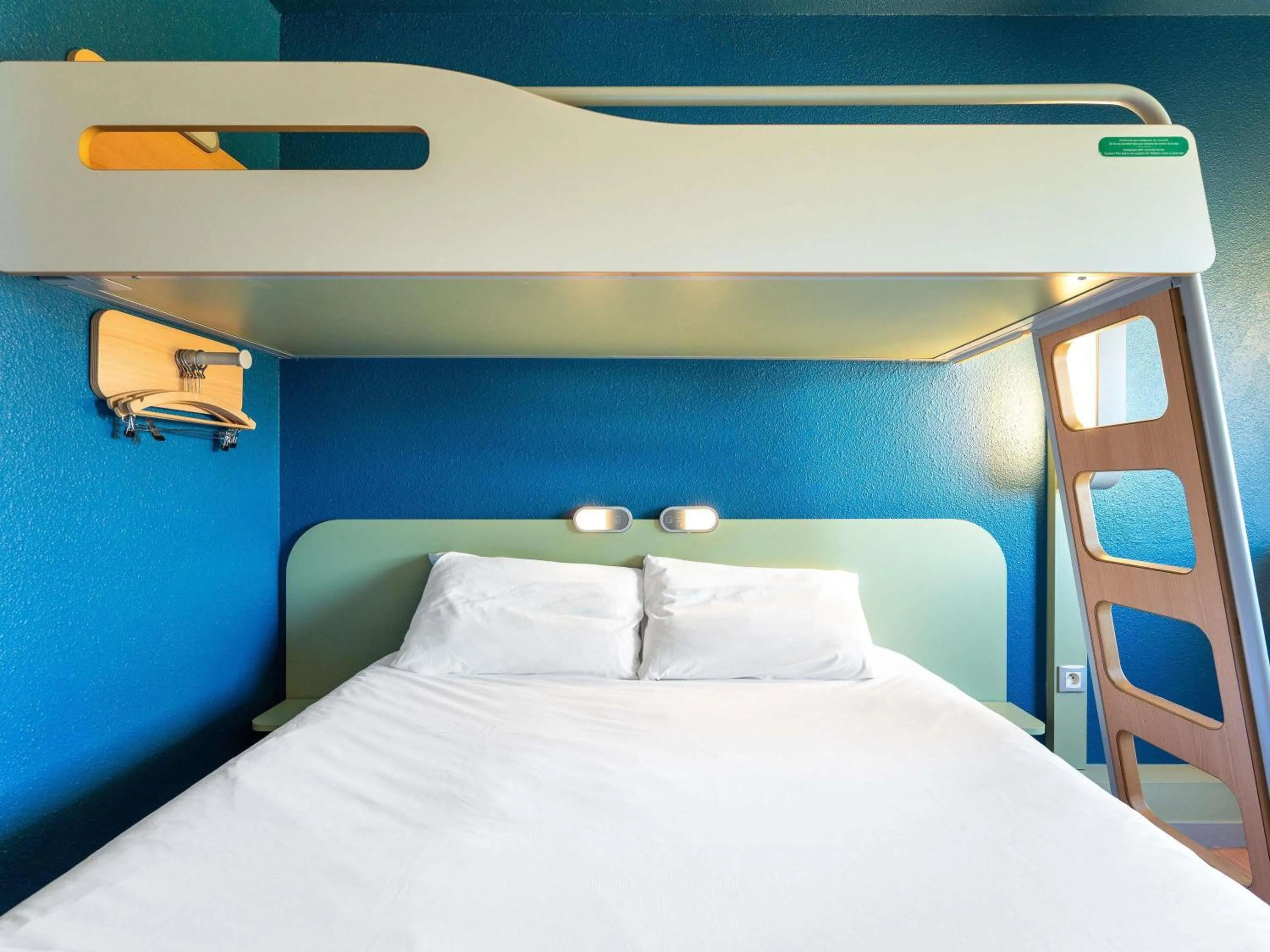 Bedroom, Bed in ibis budget Mâcon Nord