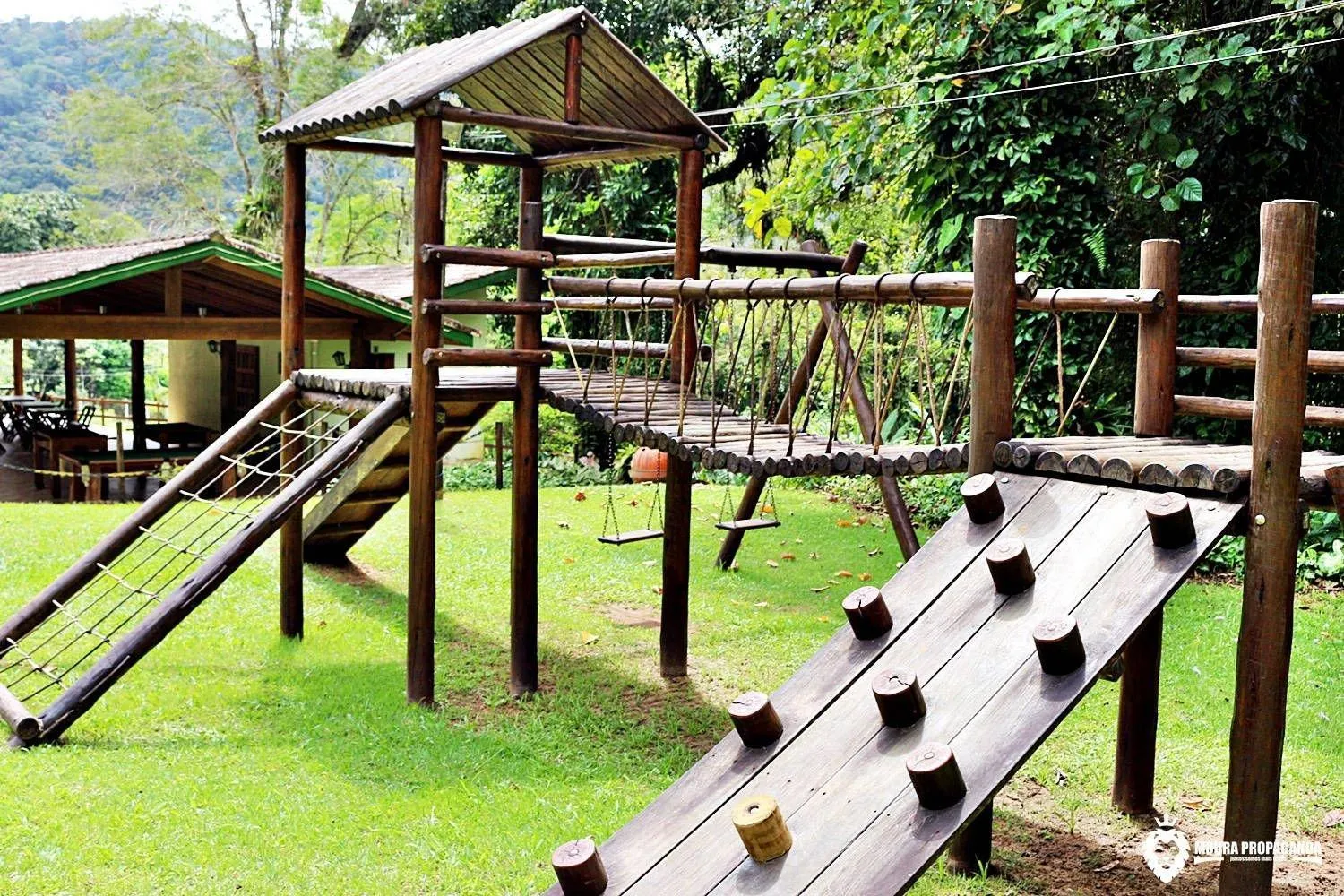 Children play ground in Eco Chalés Luar das Marés