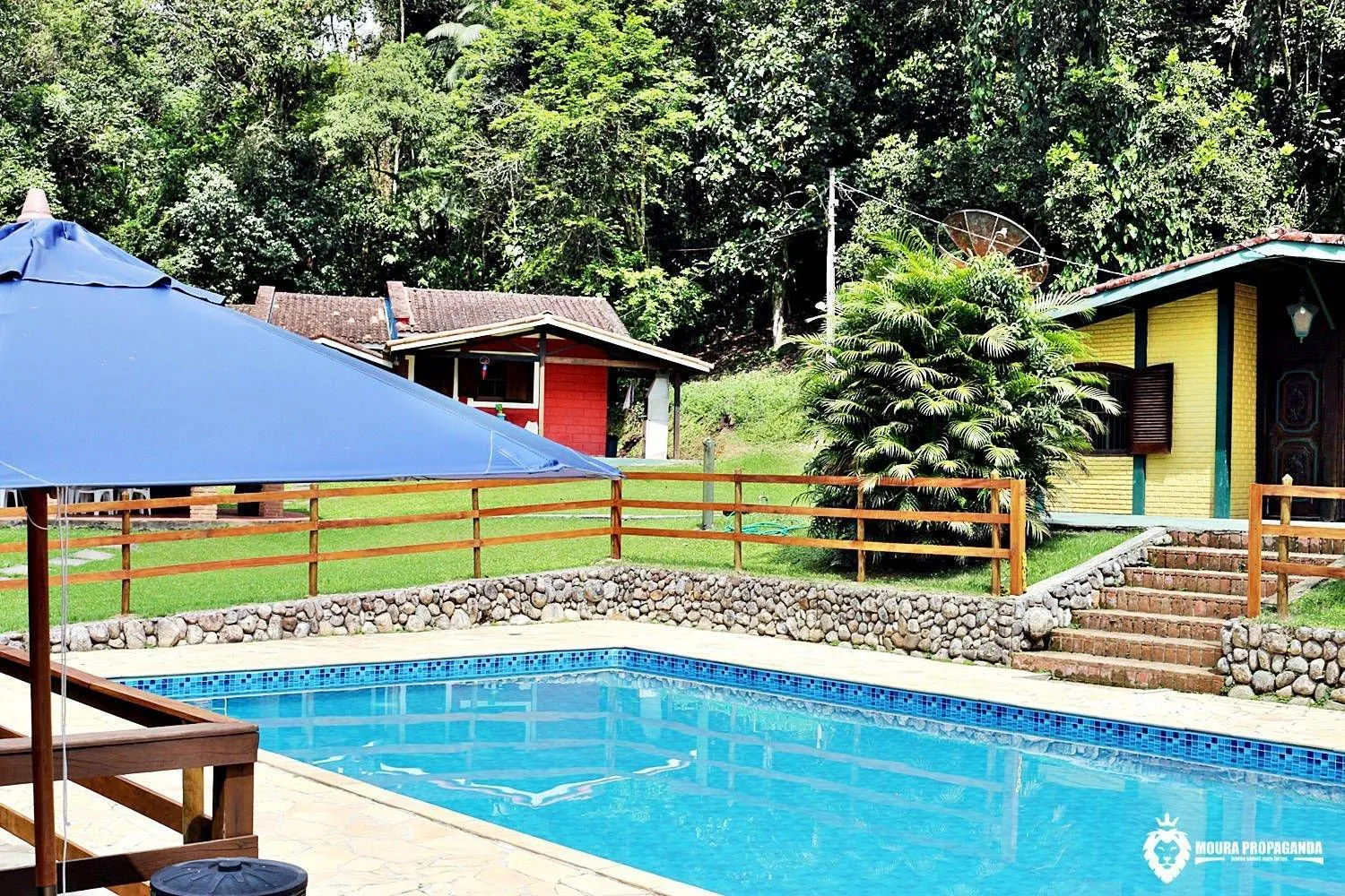 Swimming pool in Eco Chalés Luar das Marés
