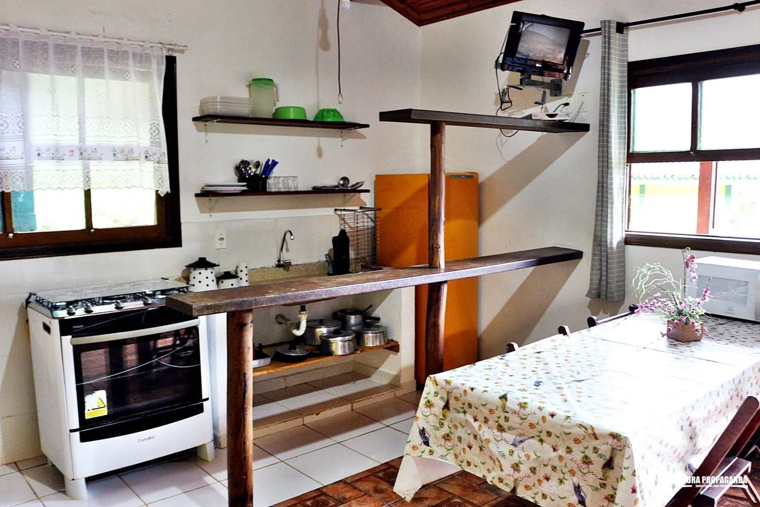 Dining area in Eco Chalés Luar das Marés