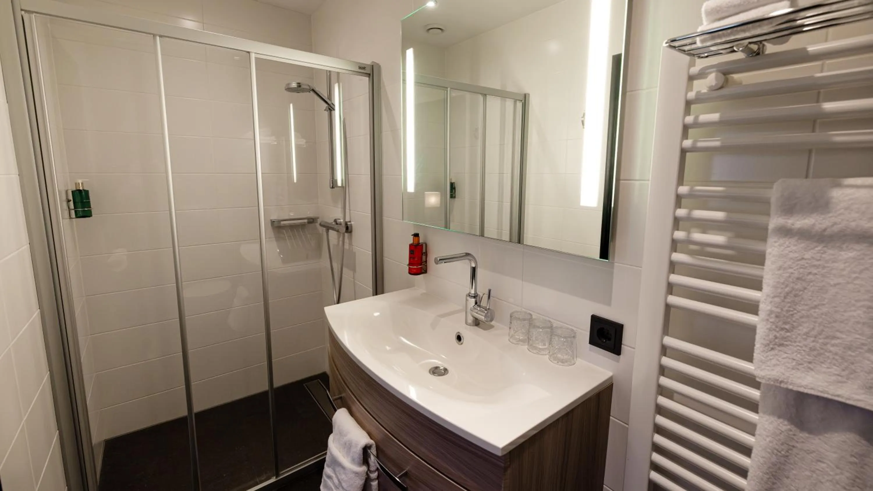 Shower in B&B 't Poorthuys