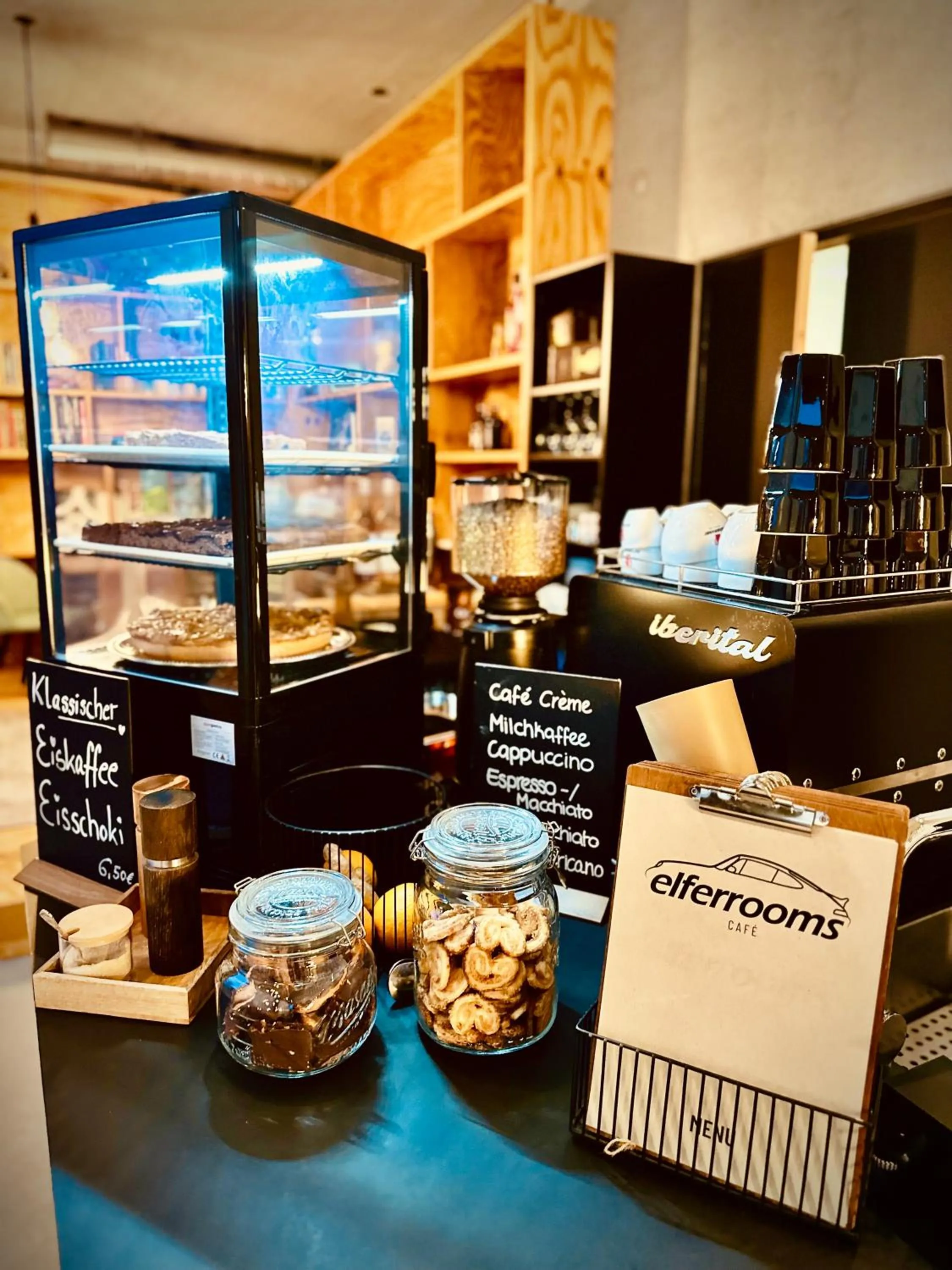 Lounge or bar in elferrooms Hotel