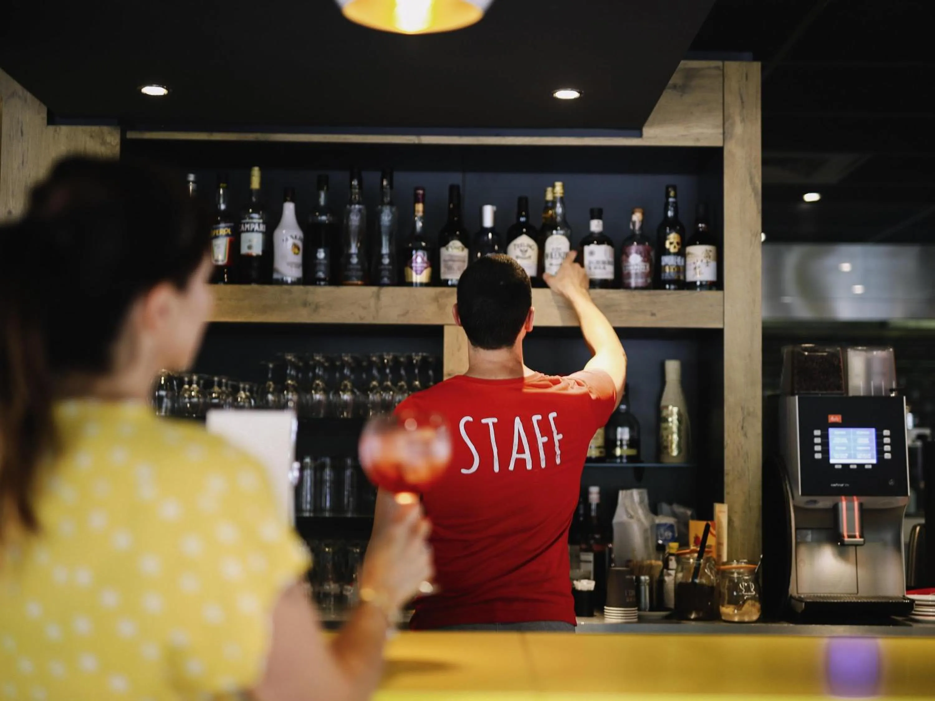 Lounge or bar in ibis Aix en Provence