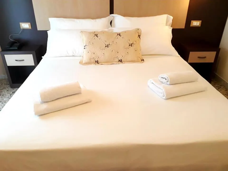 Bed in Hotel Atenea Golden Star