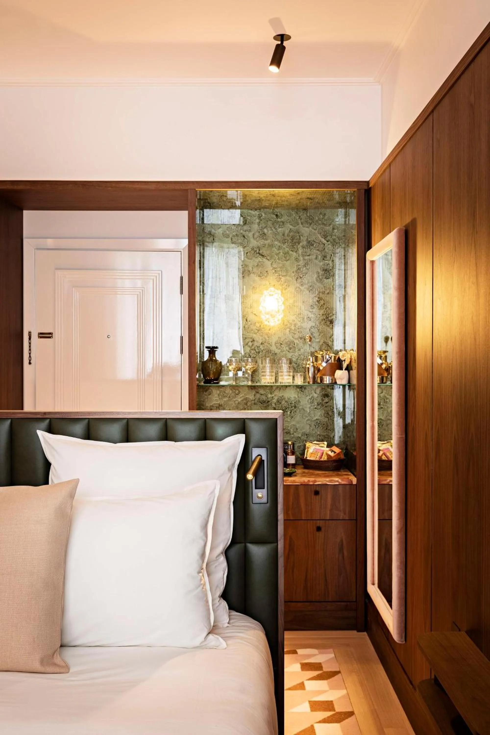 Bedroom, Bed in Hotel Florida Paris