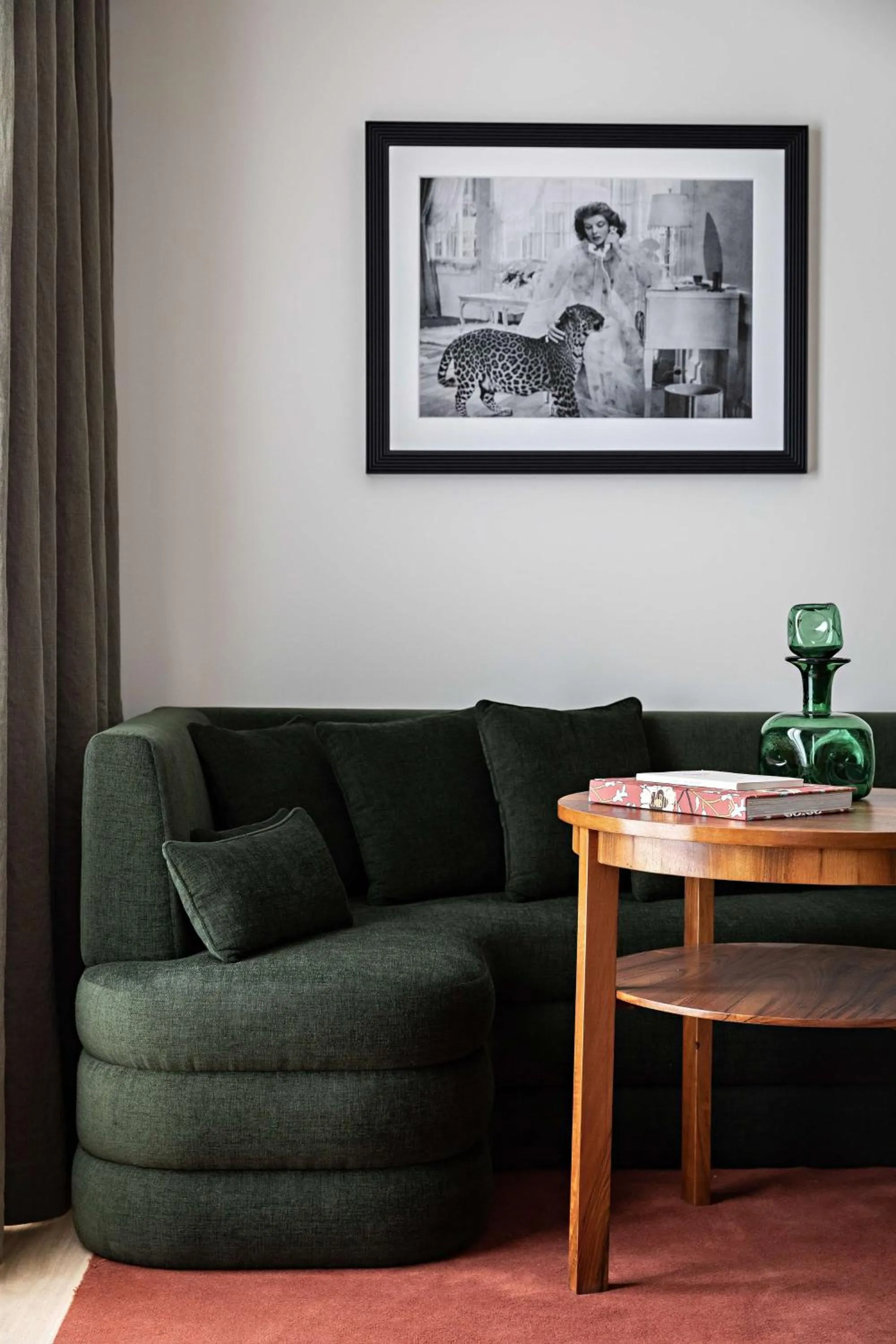 Bedroom in Hotel Florida Paris