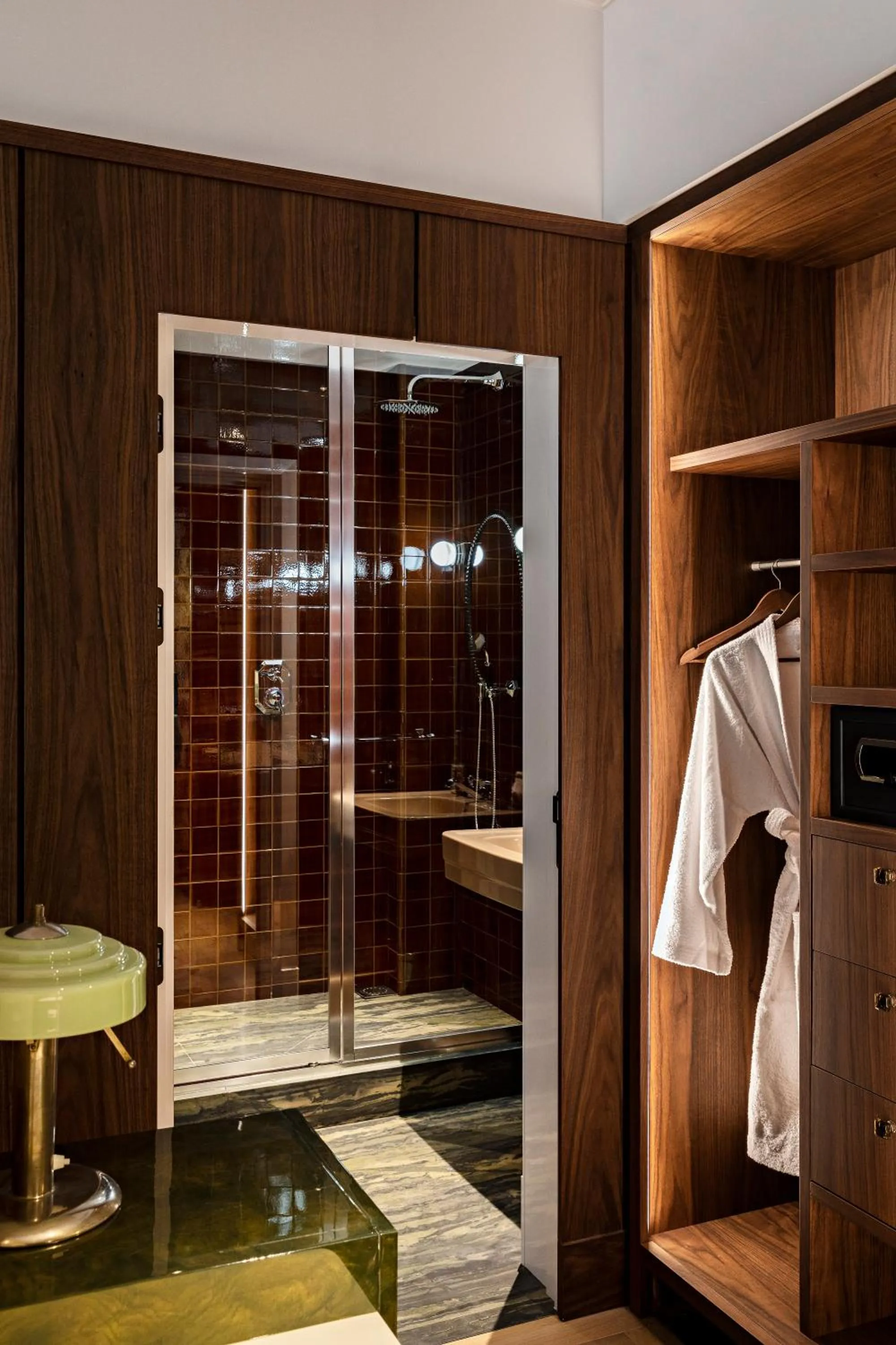 Shower in Hotel Florida Paris