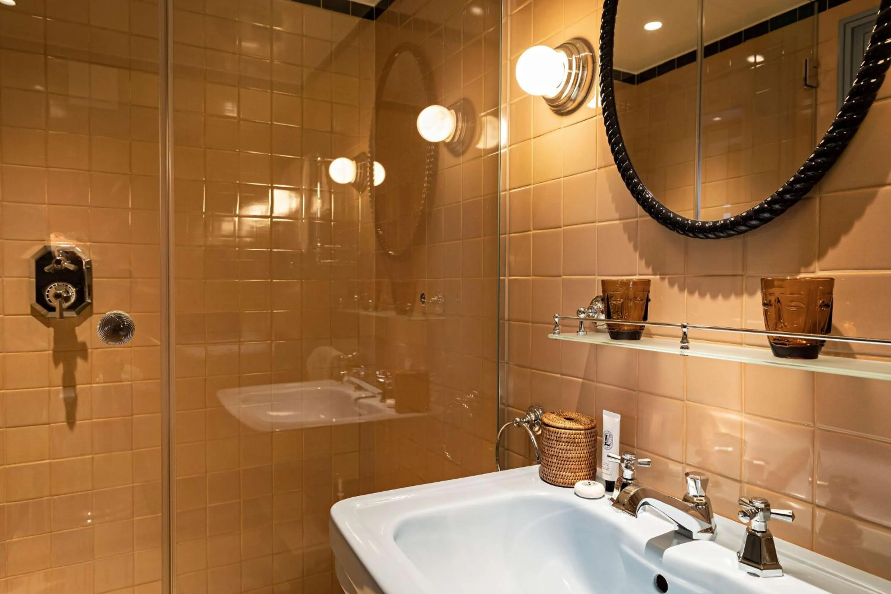 Bathroom in Hotel Florida Paris