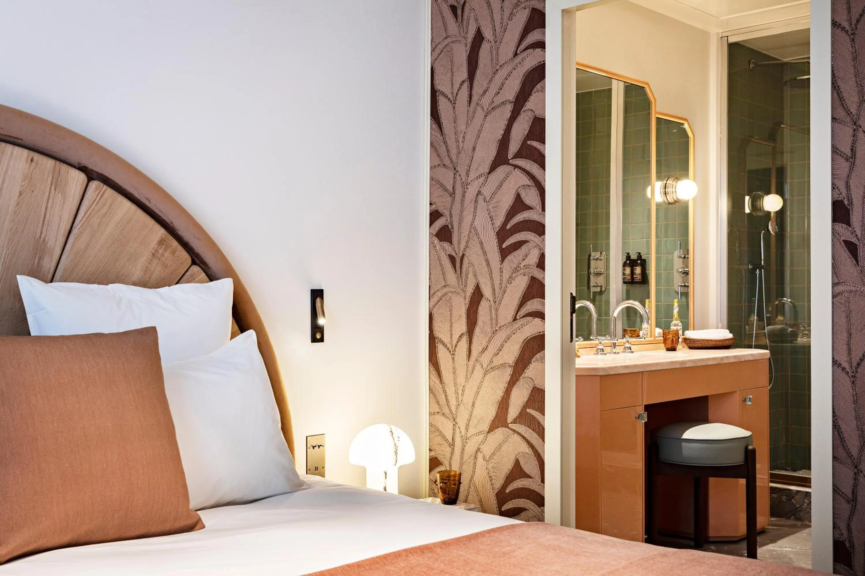 Bed in Hotel Florida Paris