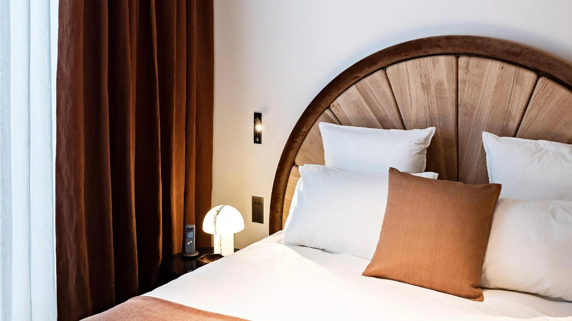 Bed in Hotel Florida Paris