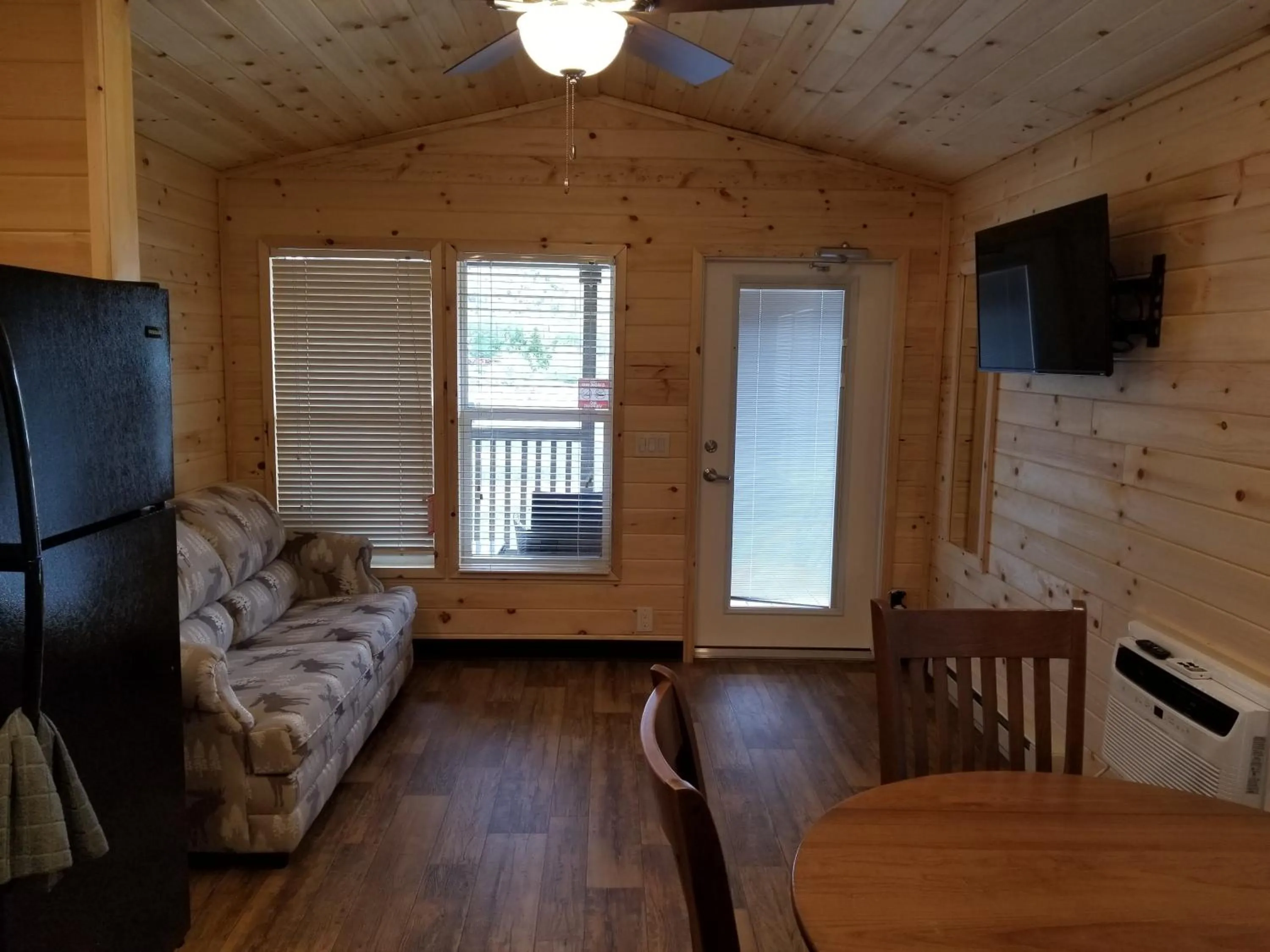 Living room in Castle Gate RV Park