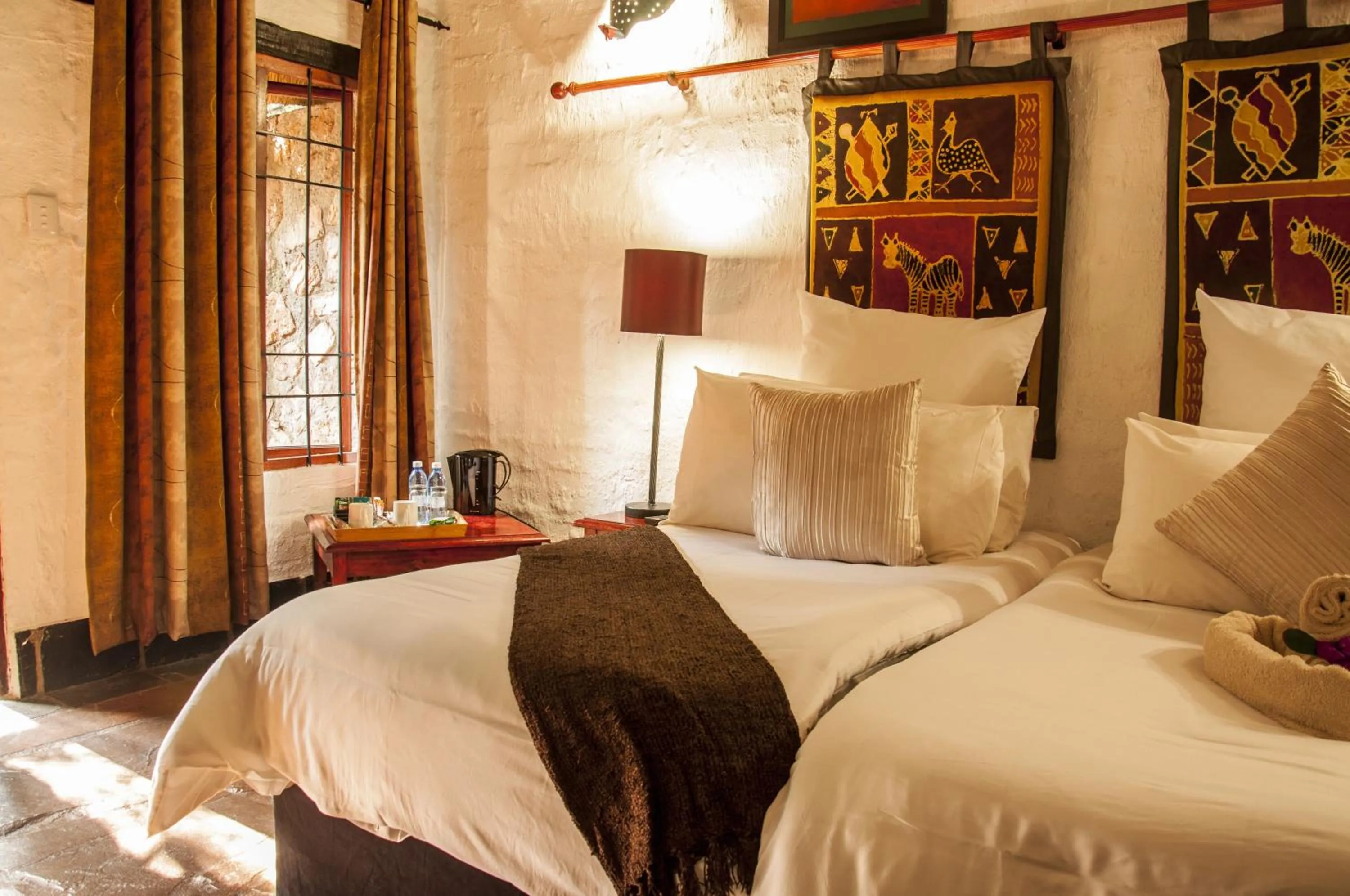 Bedroom, Bed in Kedar Heritage Lodge, Conference Centre & Spa