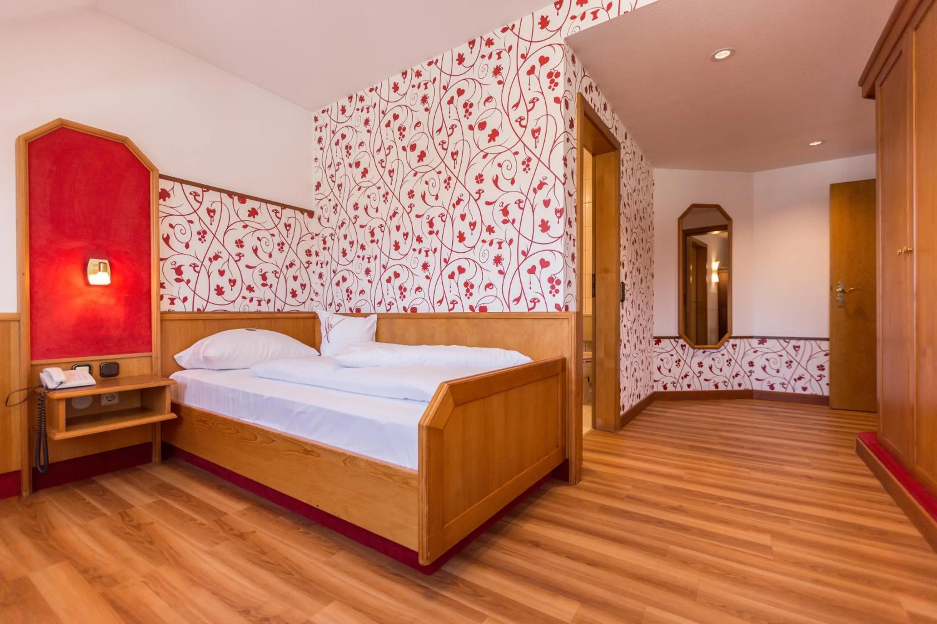 Photo of the whole room, Bed in Fränkischer Hof