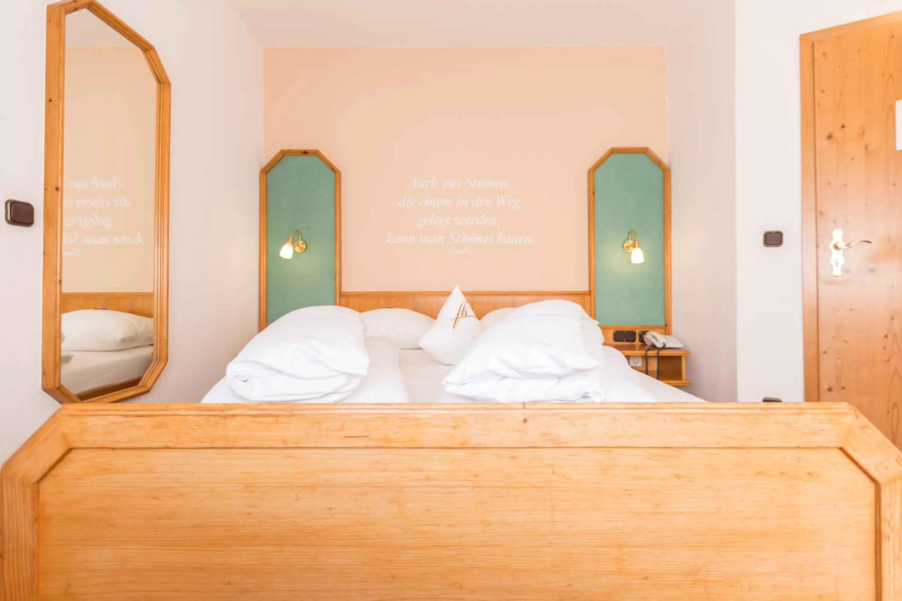 Photo of the whole room, Bed in Fränkischer Hof