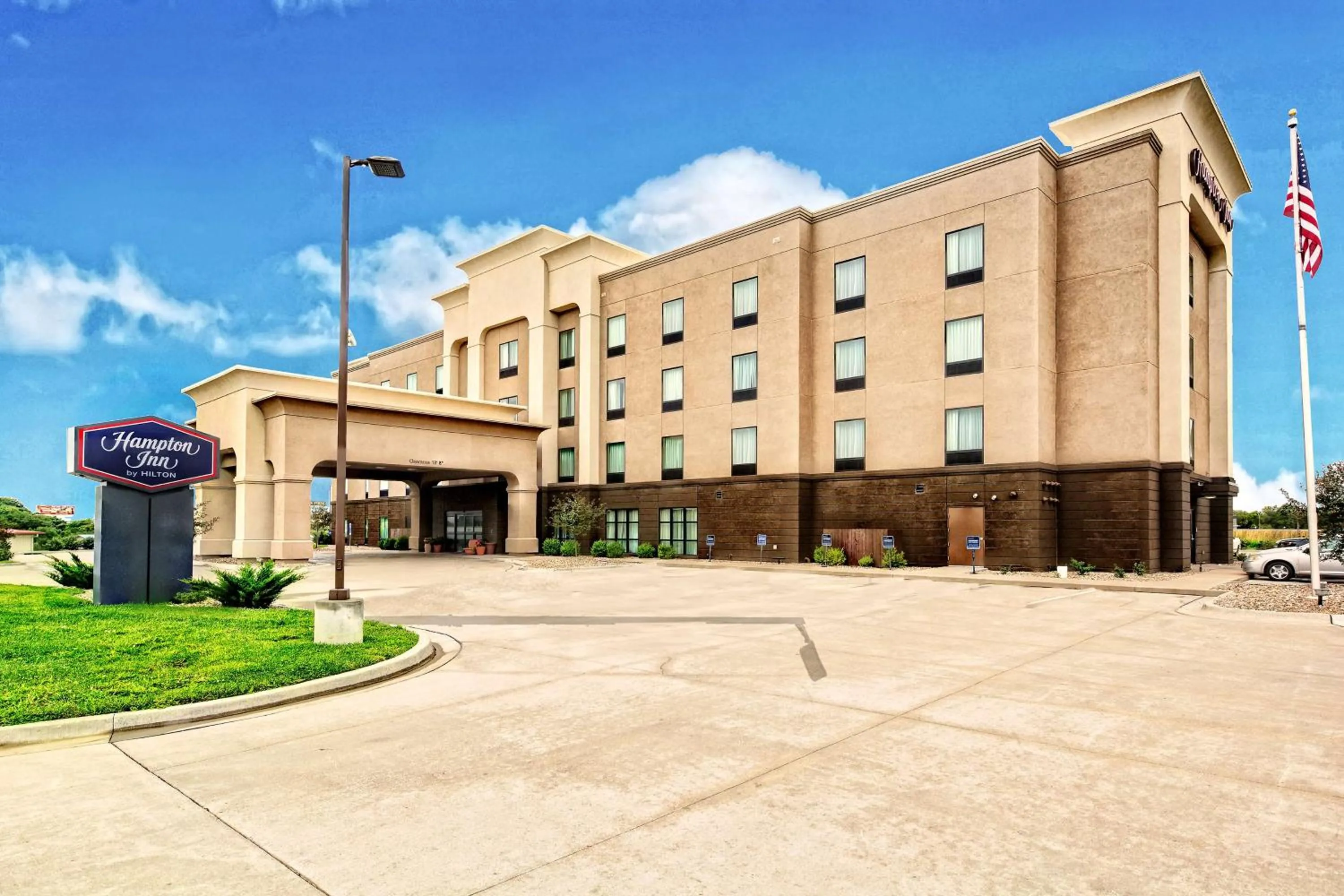 Property building in Hampton Inn Belton/Kansas City