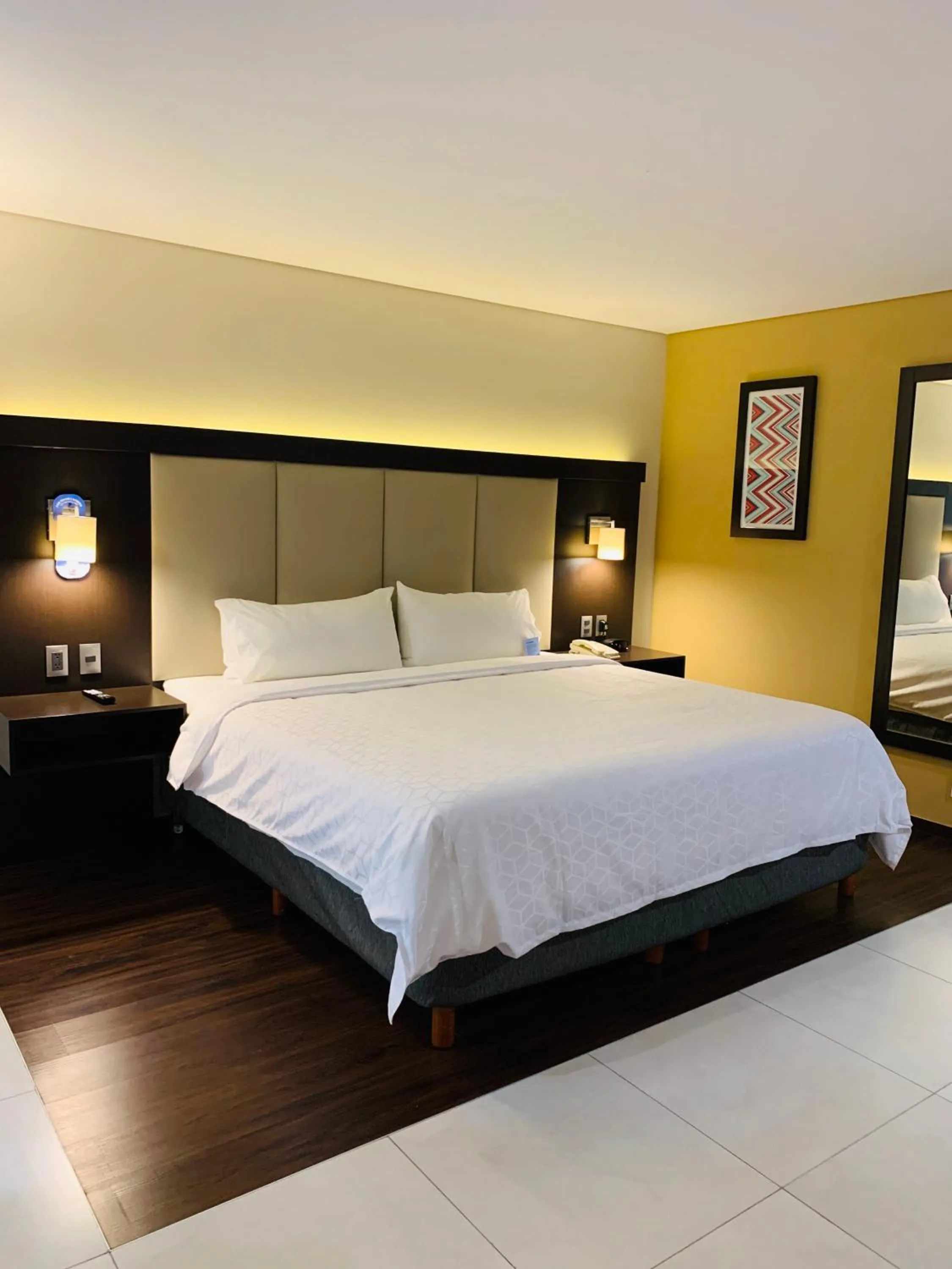 Bed in Holiday Inn Express - Mexico Basilica by IHG