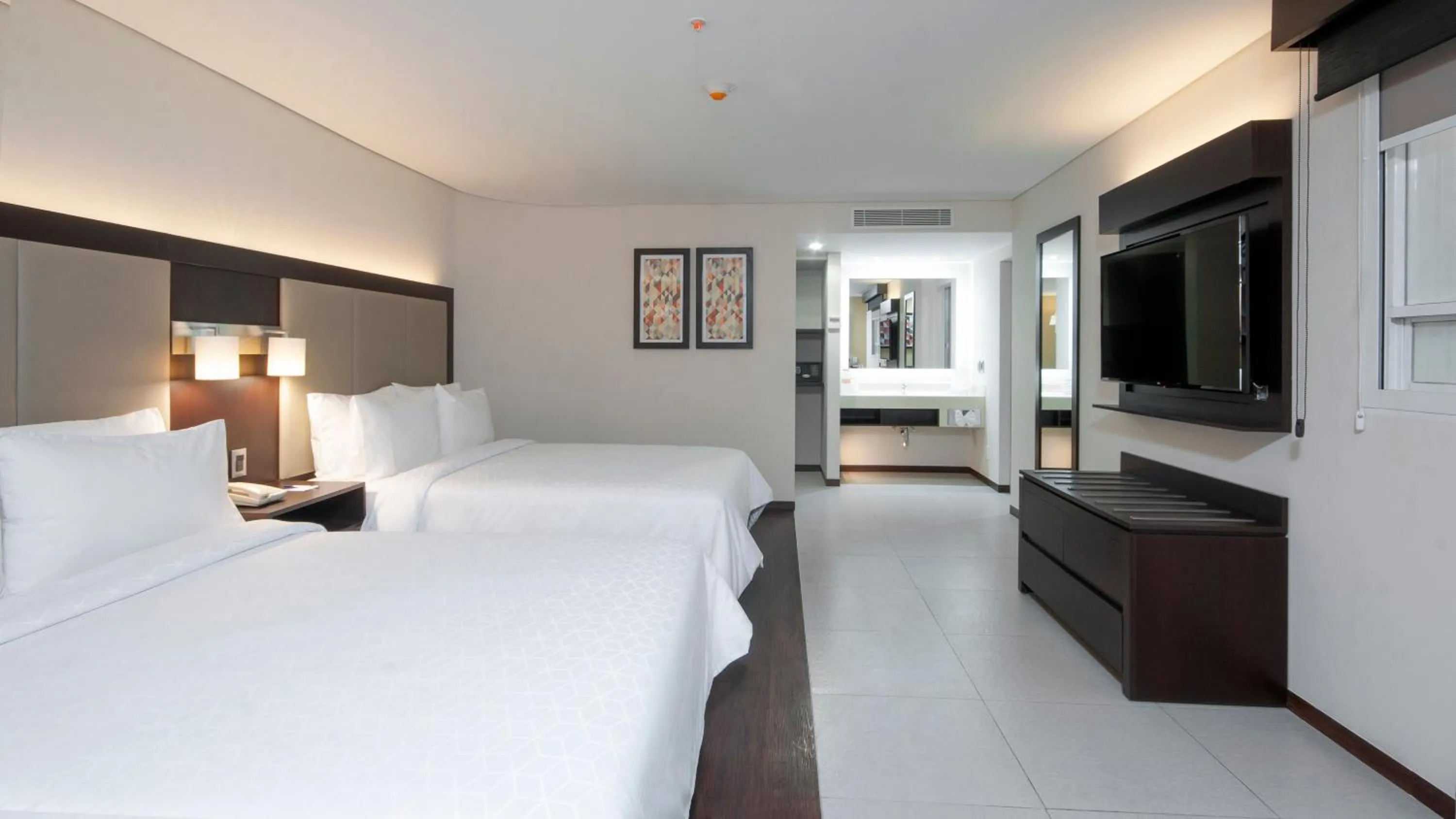 Photo of the whole room, Bed in Holiday Inn Express - Mexico Basilica by IHG